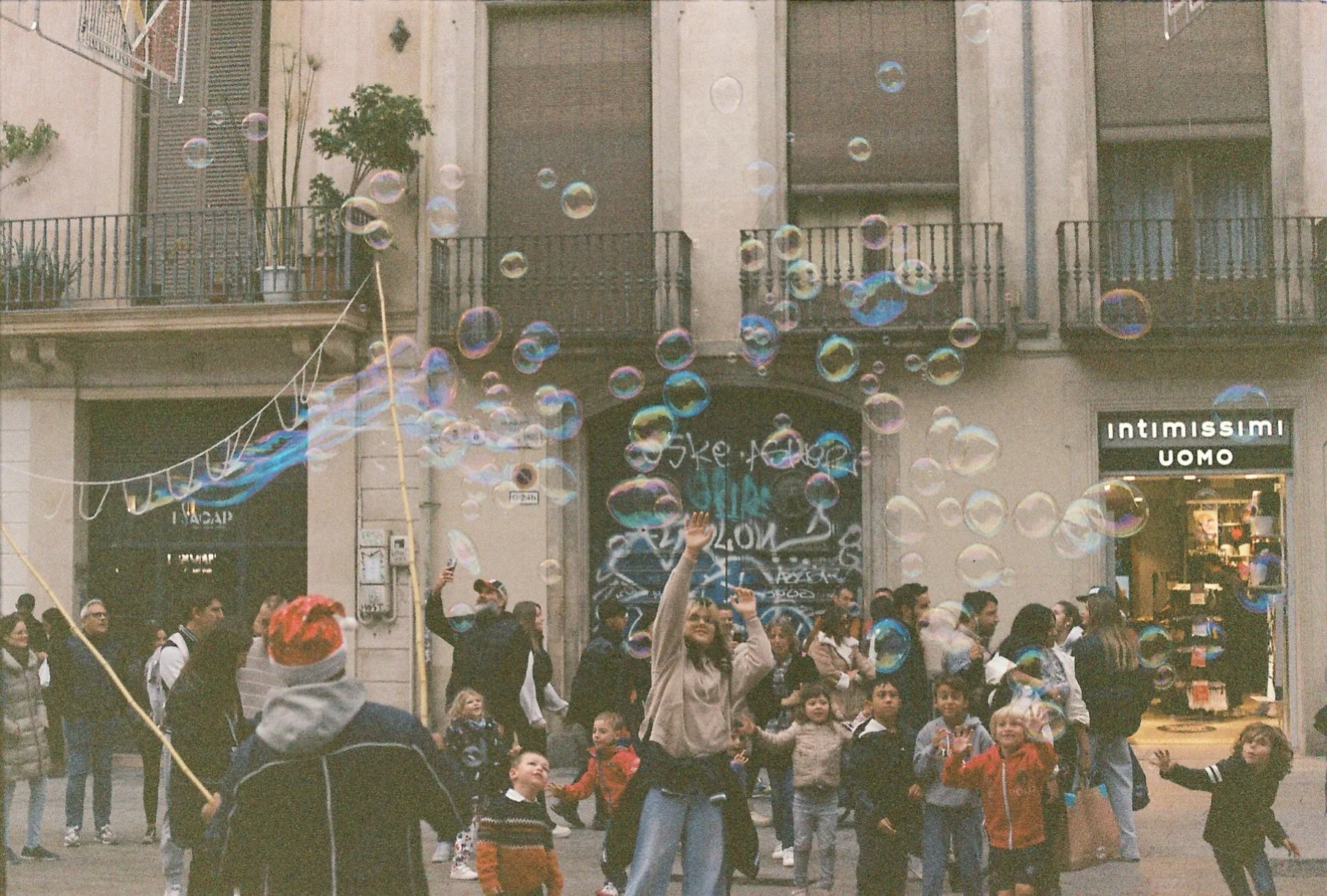 Film from 2023 I forgot about 🫣

#bareclona #inhomesession #travelphotography