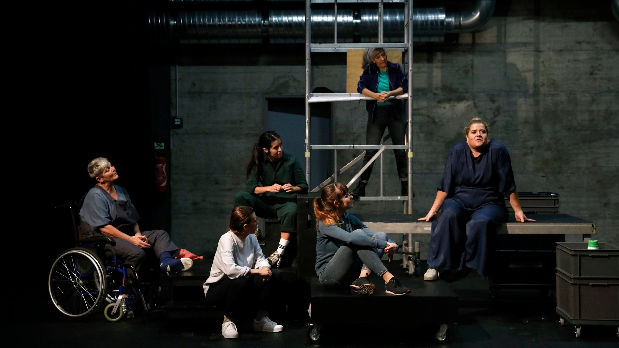   Malgré qu'on me traite comme de la merde, je suis quand même gentille    Mise en scène: Jérôme Richer    Théâtre du Loup, Genève - Septembre  2022 