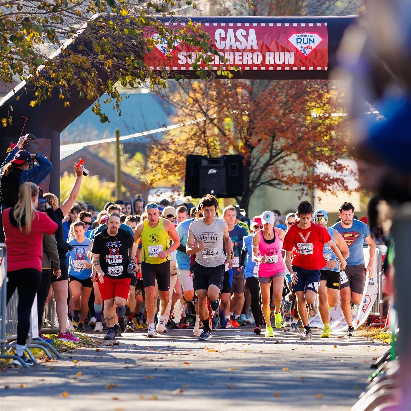 🦸‍♂️ The 11th Annual CASA Superhero Run is back!
This high-energy, family-friendly event returns to Downtown Lynchburg to support @casacv , advocating for children in foster care.
🕹️ Choose your side — cape or cloak, superhero or Jedi &