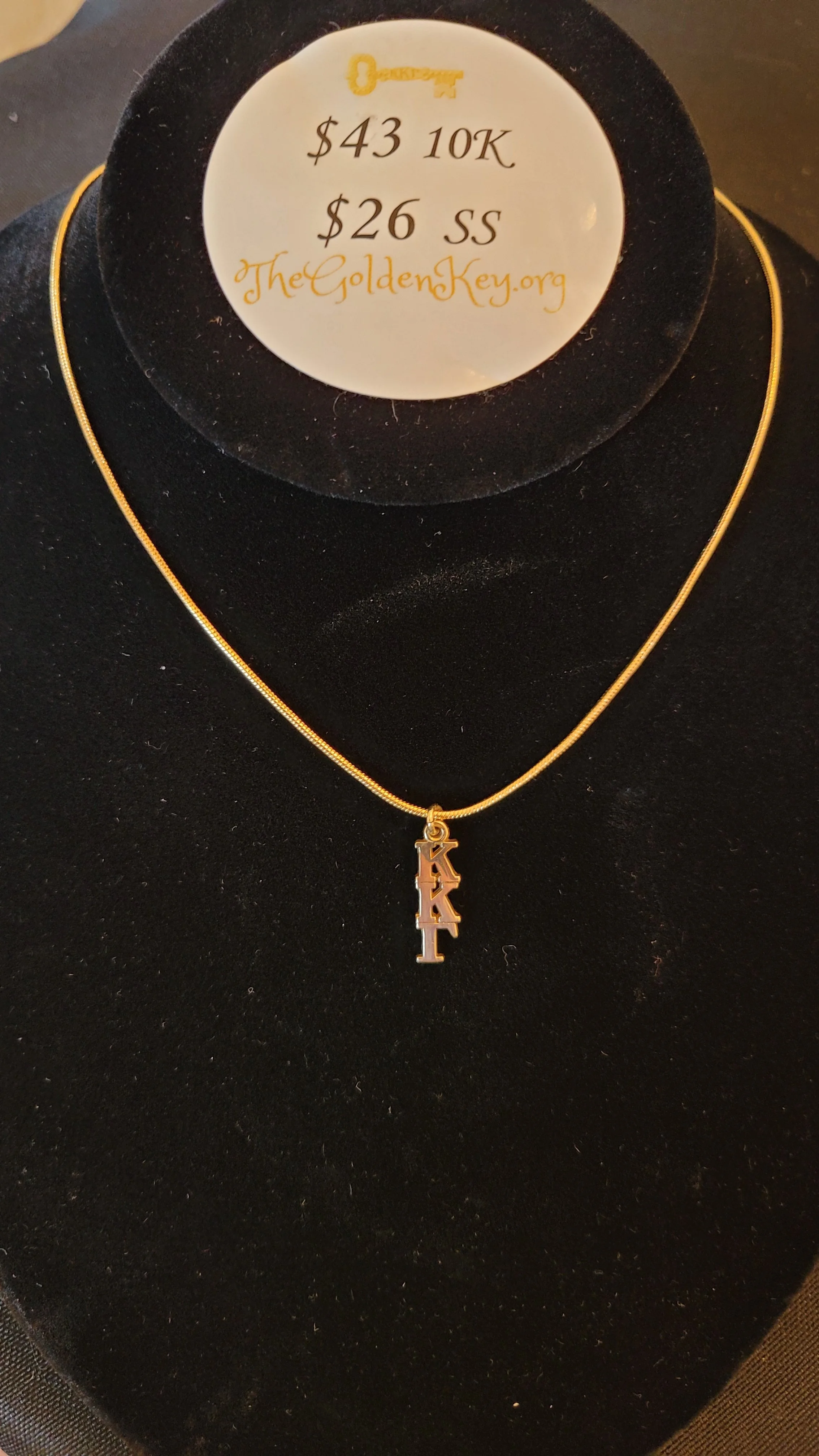 Lavalier Gold w chain 1.jpg