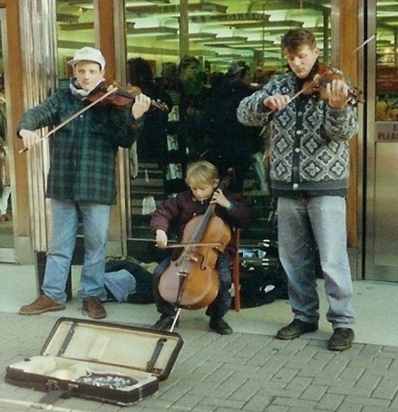 Stringfever Giles Ralph & Neal busking Rugby 1992.jpg