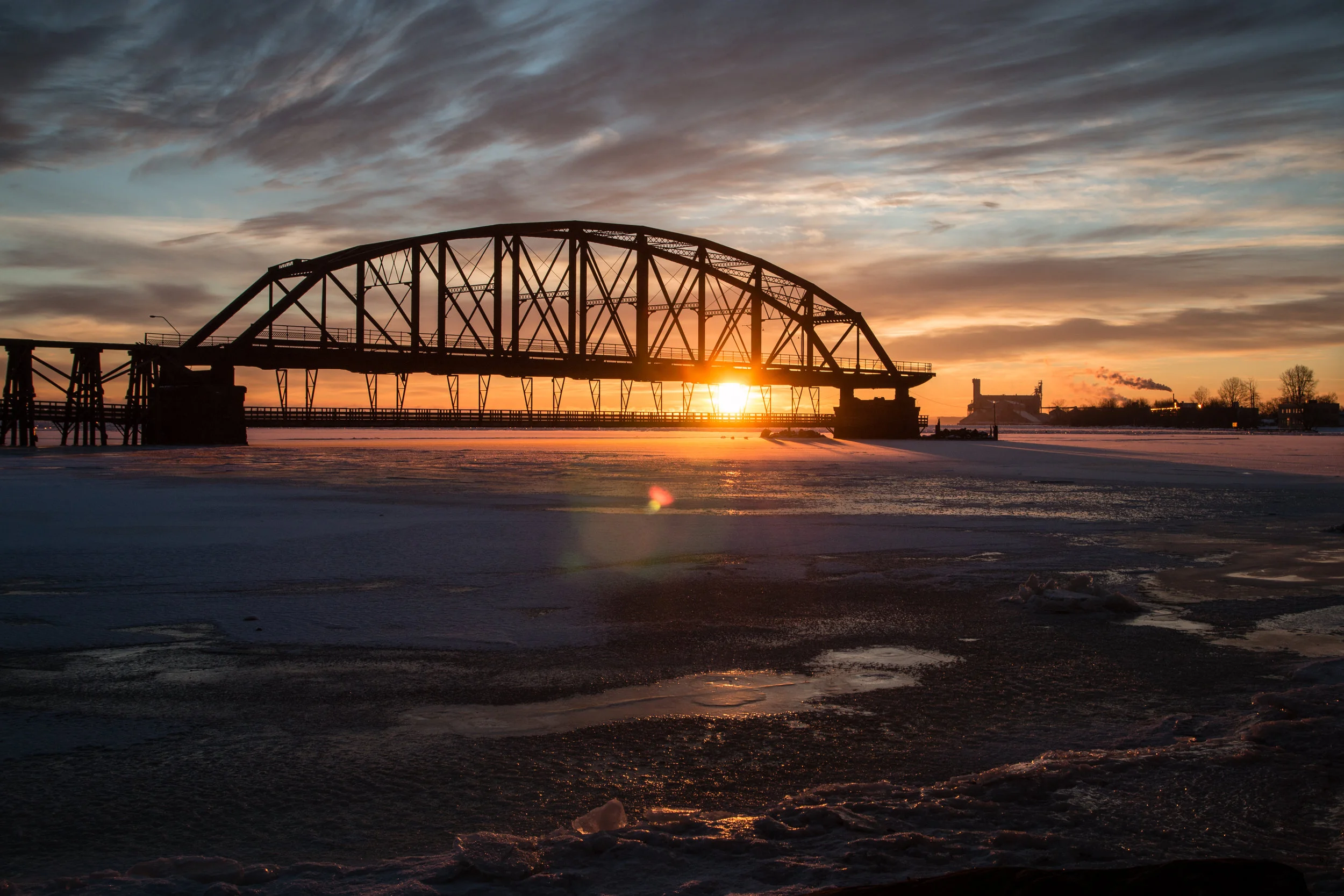 Duluth’s landmark Aerial Lift Bridge spans the port city’s ship canal, and serves as its unofficial welcome sign. ( Flickr/Sharon Mollerus )