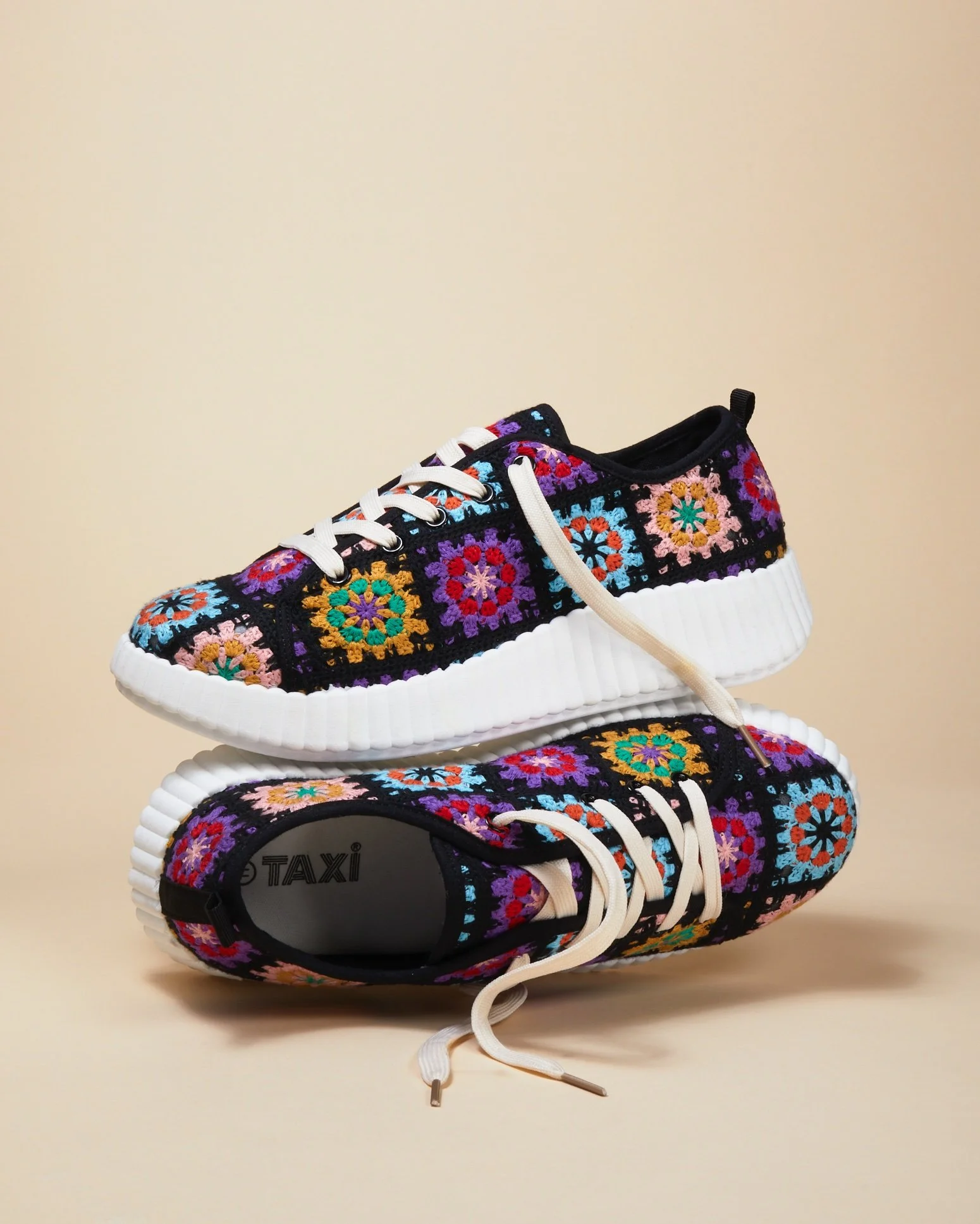 CrochetSneakers_03_100.jpeg