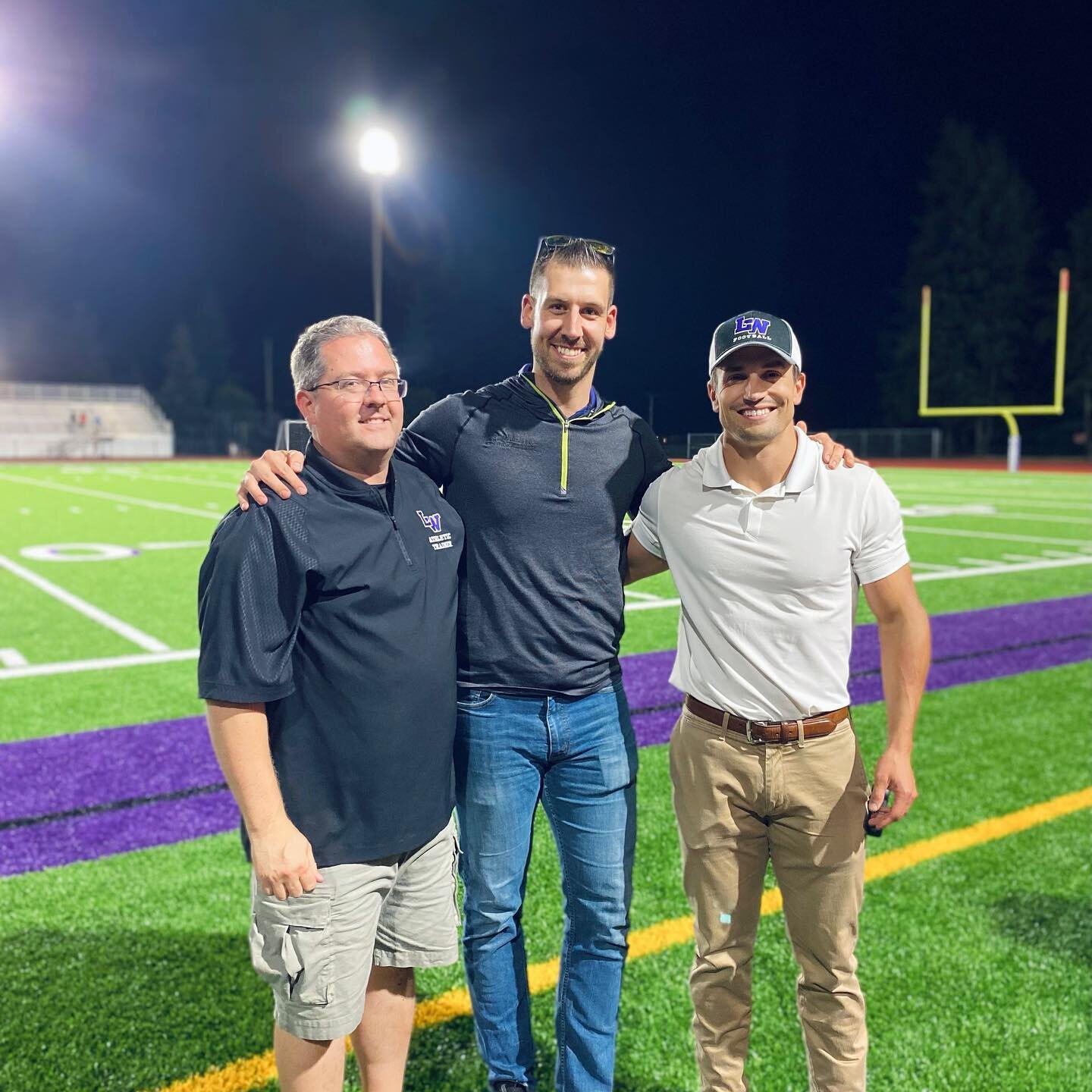 Delaney, Victor, and Dr. Manning covering LWHS football game Friday. Our clinicians were all over the Puget Sound area covering HS sports this past weekend.
#fridaynightlights #highschoolfootball
@evergreenhealth