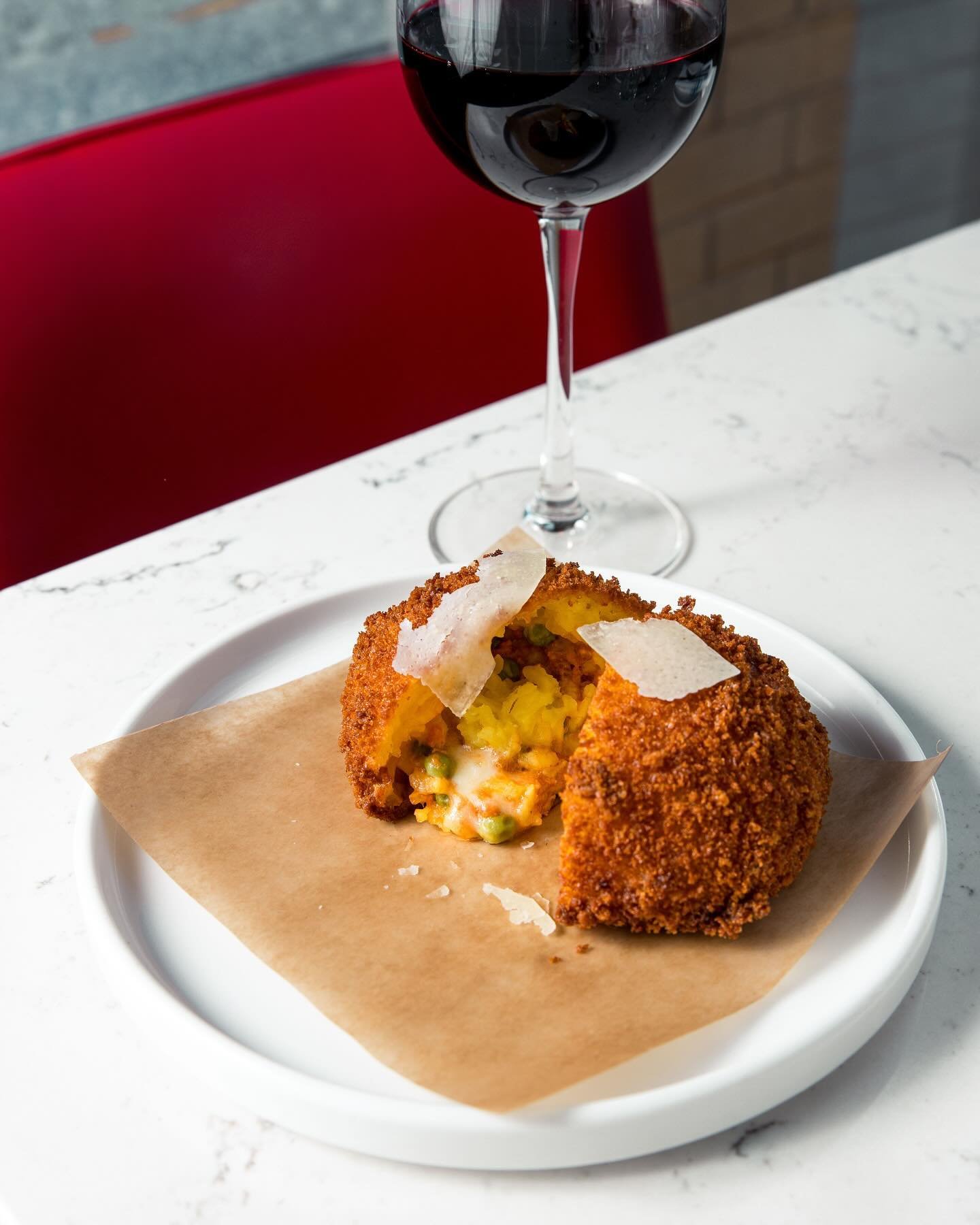 The perfect balance of crispy texture and creamy richness! 👌 Try our new Arancino Siciliano with Milanese risotto, peas, fior di latte, and a flavorful rag&ugrave; blend of pork, veal, and beef.

~~~~~~~~~~~~~~~~~

L&rsquo;&eacute;quilibre parfait e