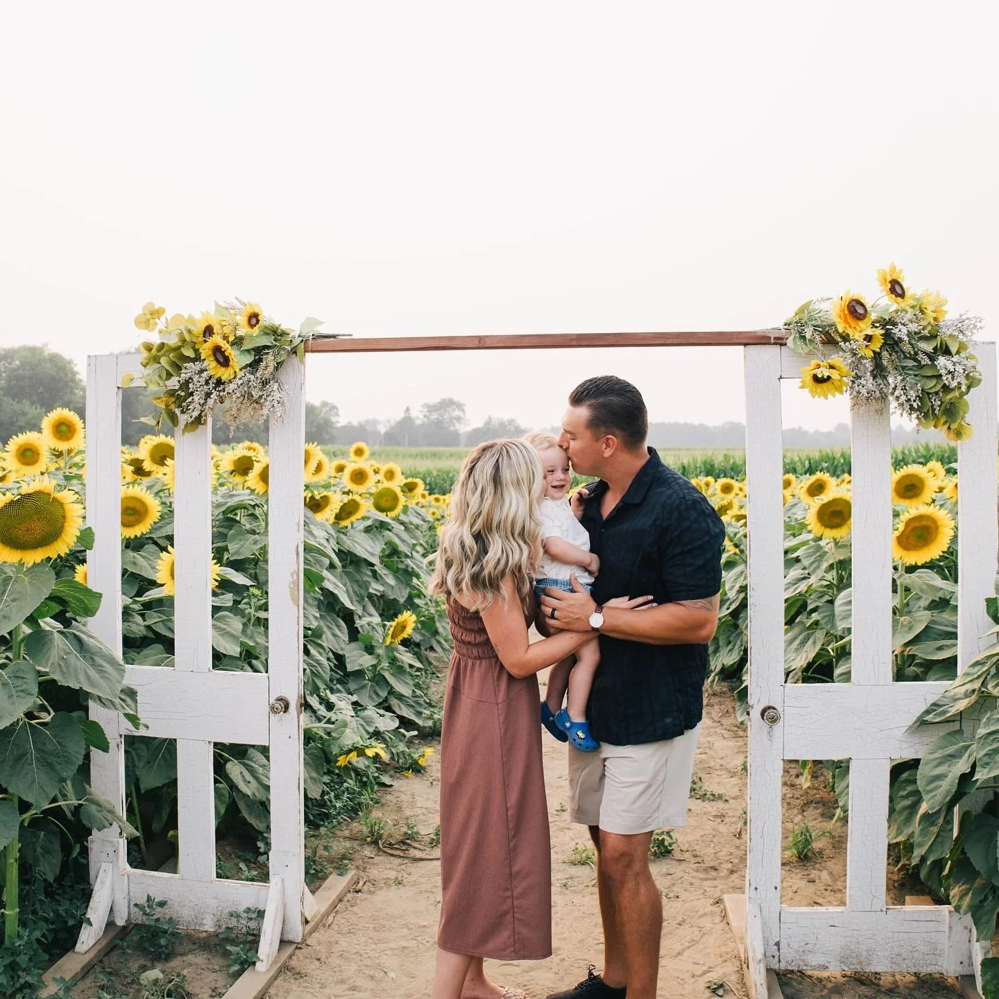 Thank you to everyone to came out to the sunflower minis yesterday evening! It was a gorgeous evening at @braggfarms and can&rsquo;t wait to share everyone&rsquo;s photos soon!