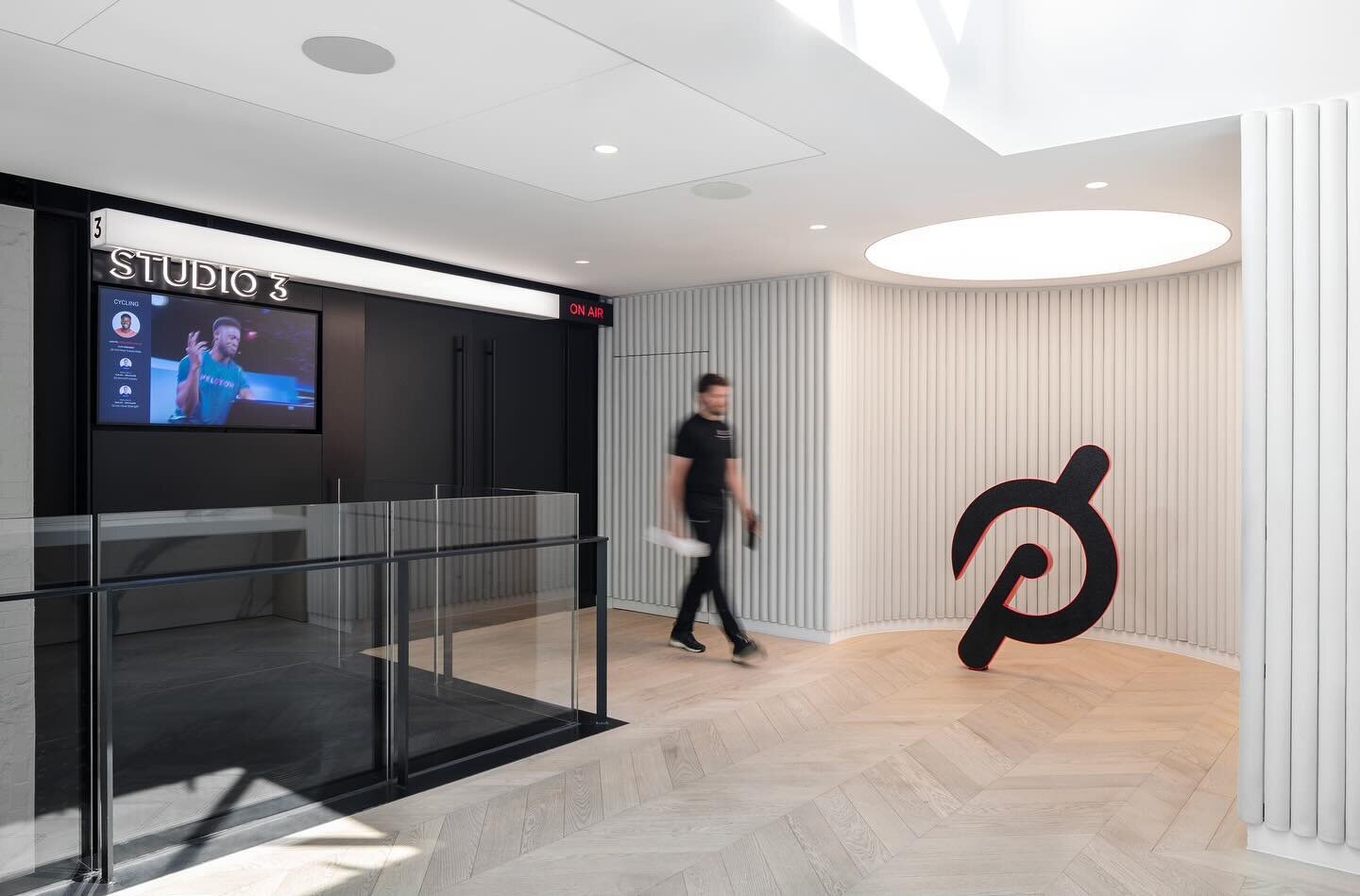 London's Peloton Studio offers the ultimate IRL experience, seamlessly connecting studio and at-home participants to unite their entire community. We designed this studio with this devoted community in mind, offering a behind-the-scenes peek into pro