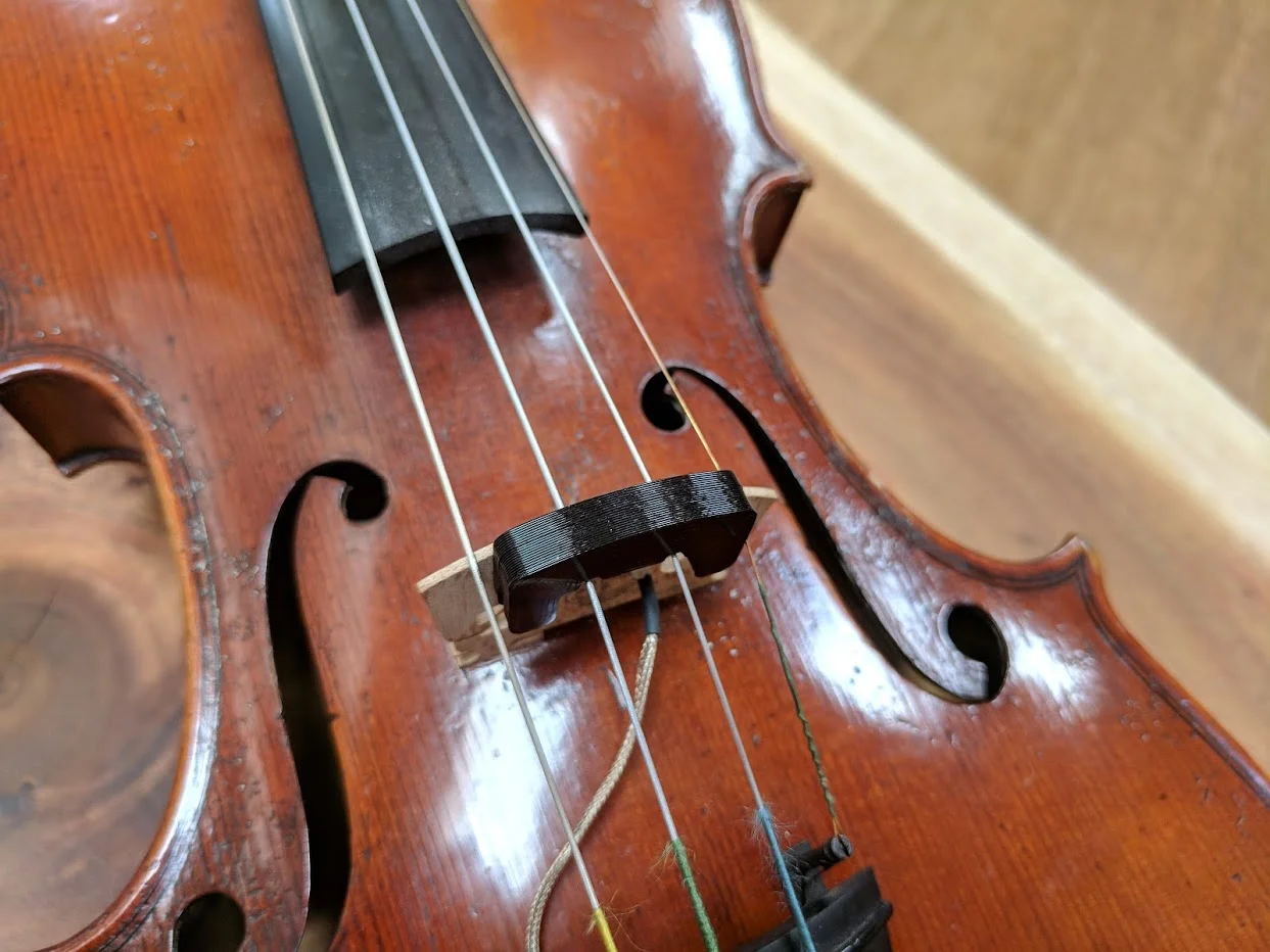 Wiessmeyer 3 Position mute mounted for mezzo piano effect.