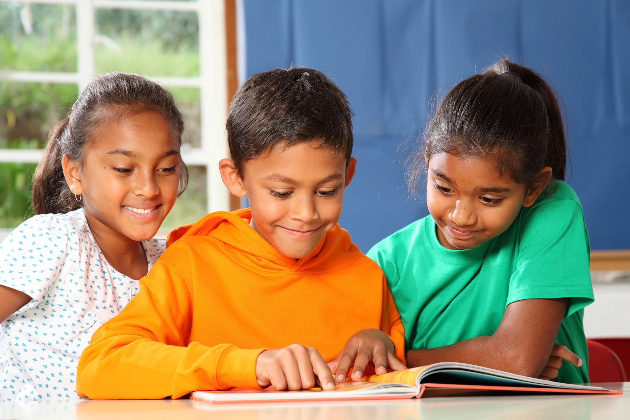 girlsandboyreading.jpg