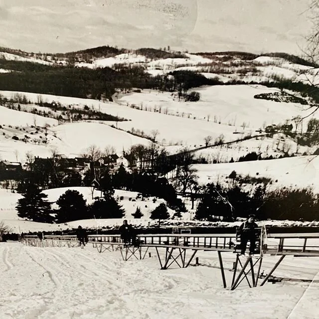 In the late 1950&rsquo;s Windsor Machine Products, the owner of Mt. Ascutney Ski Area (VT) collaborated on building this unique single chairlift that ran on an elevated ramp. The lift was designed so that the chairs slowed at the base and upper termi