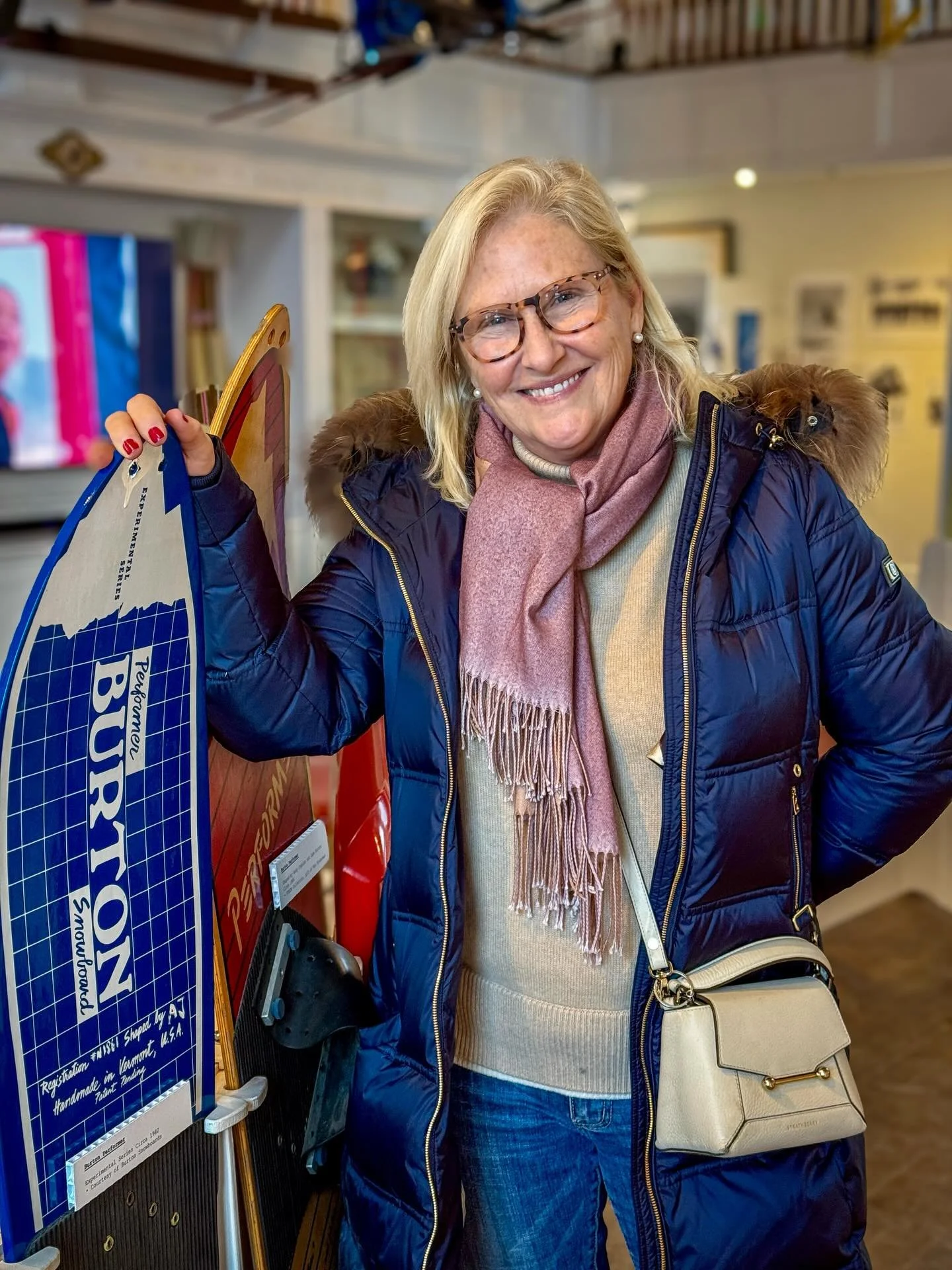 Hall of Fame member @rueck_suzi dropped by the museum on Friday to check out the new snurfing to snowboarding exhibit. 

Suzi was a @burtonsnowboards team rider, started one of the first snowboard instructional programs at @strattonresort and started