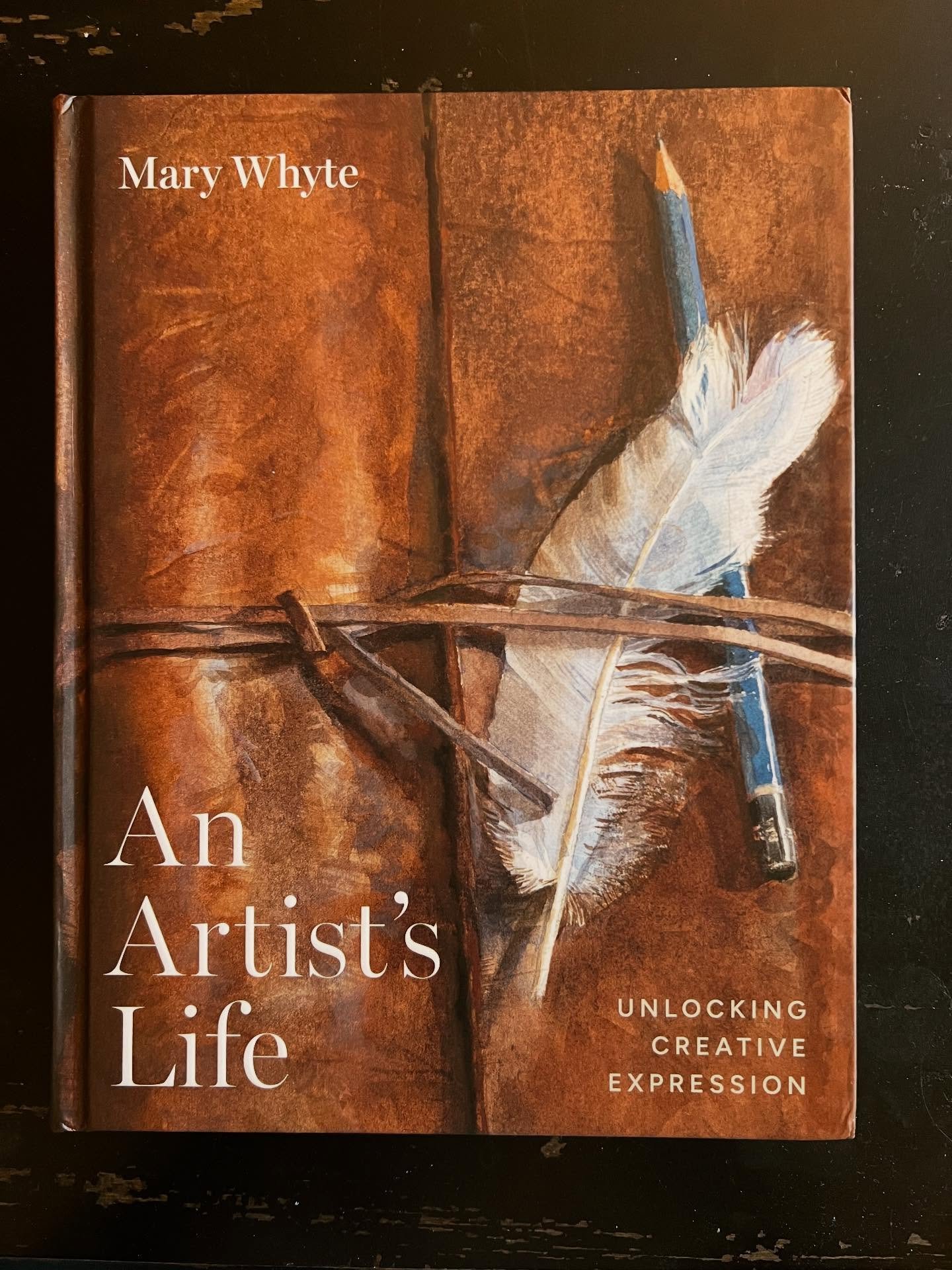 ✨🎨 yesterday was a long day, but i&rsquo;m glad the sun hadn&rsquo;t set before i ran out of energy to go and meet THE mary whyte at my local indie bookstore. 🎨✨
🖌️
if you&rsquo;re not familiar with @marywhyteofficial &lsquo;s work, she&rsquo;s a 