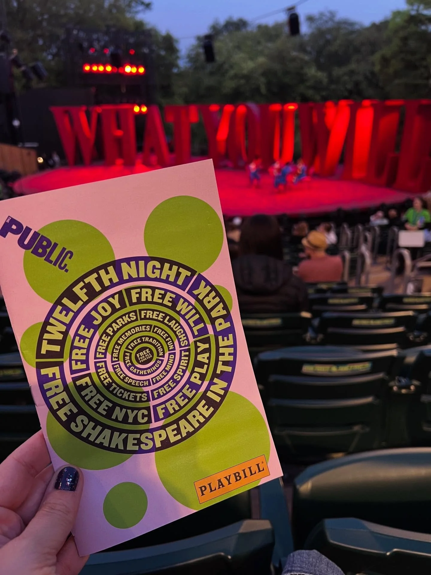✨🎭 happy TWELFTH NIGHT. 🎭✨
💖
a throwback to seeing my first*ever @publictheaterny SHAKESPEARE IN THE PARK last summer at the intentionally renovated delacorte theatre.
🥹
it was beyond magical.
happiest of new year&rsquo;s dreaming to all,
❤️xo,
*