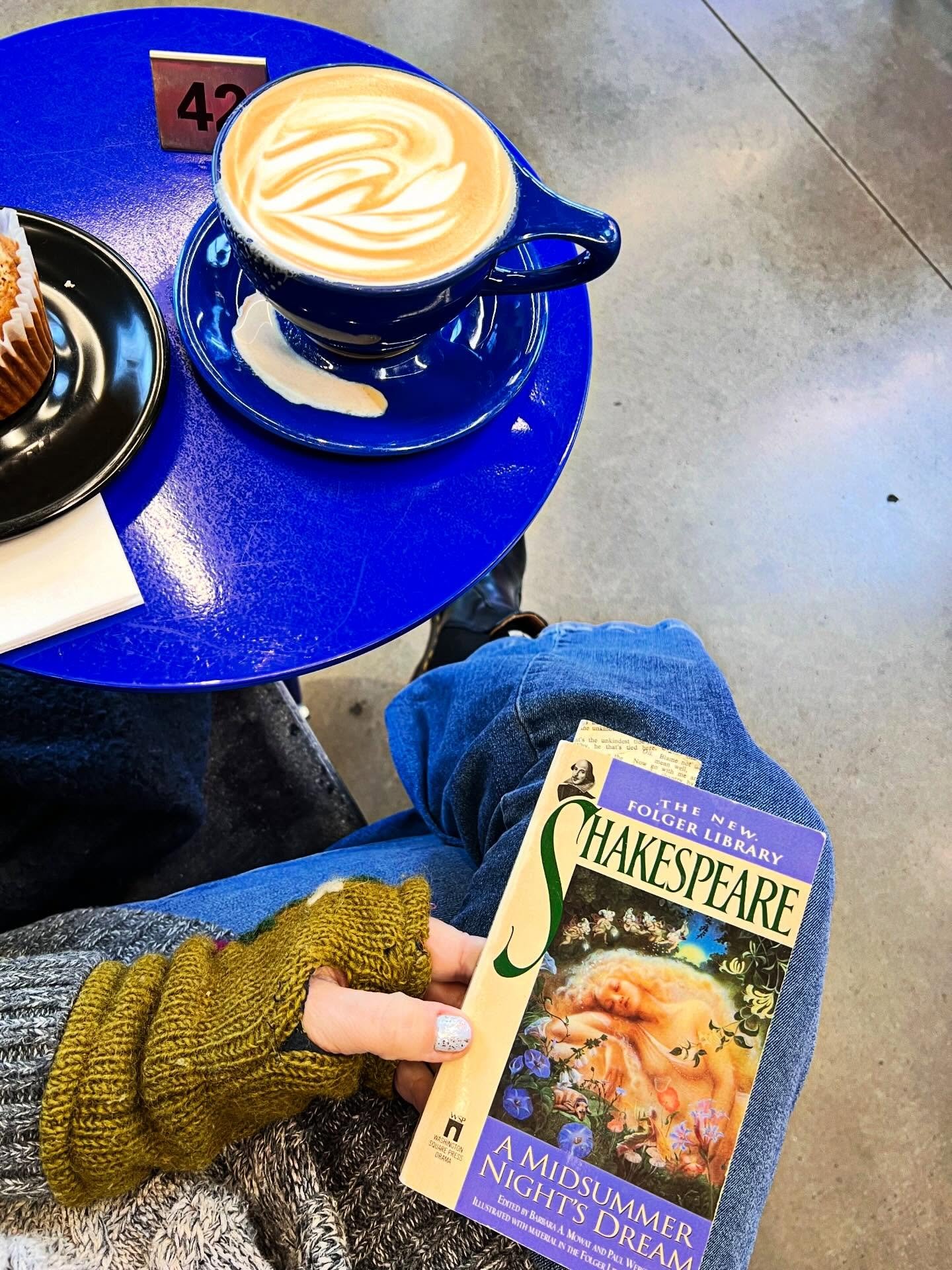 ✨☕️ &ldquo;it&rsquo;s spicy,&rdquo; she says with a cocked eyebrow making sure i knew there was cayenne pepper in my latte. &ldquo;yeah,&rdquo; i said, knowing that my reading material would match. ☕️✨
😎
quick trip to @campnorthend yesterday after a