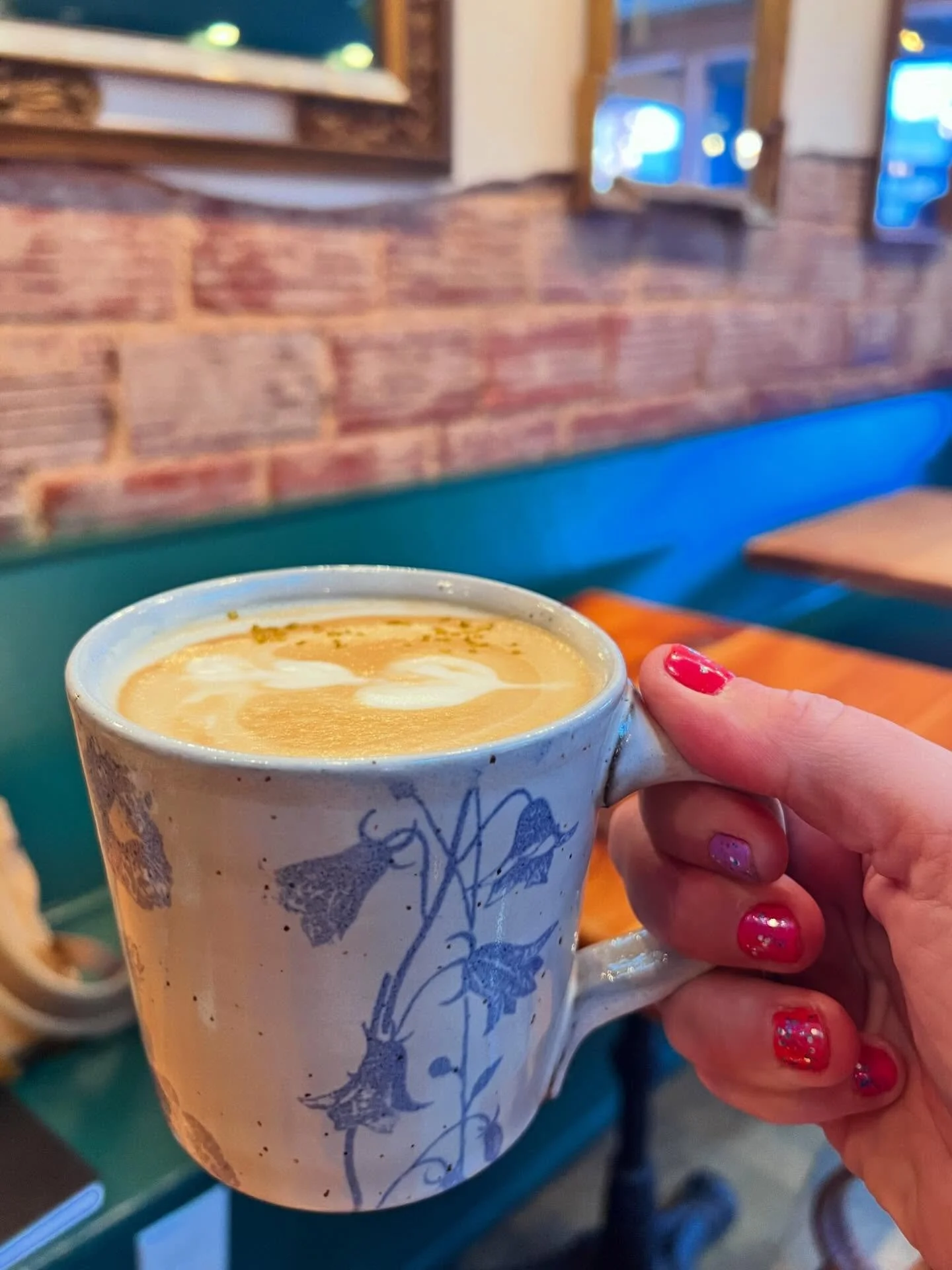 ✨💌 well now, this is a seasonal menu to write home about. 💌✨
🩷
coffee love for ❤️ week day two was @thevillagegrind : possibly the Most beautiful coffee shop in town.
💘
and the &ldquo;bananas for you&rdquo; latte? yummmmm.
☕️
bonus joy: talking a