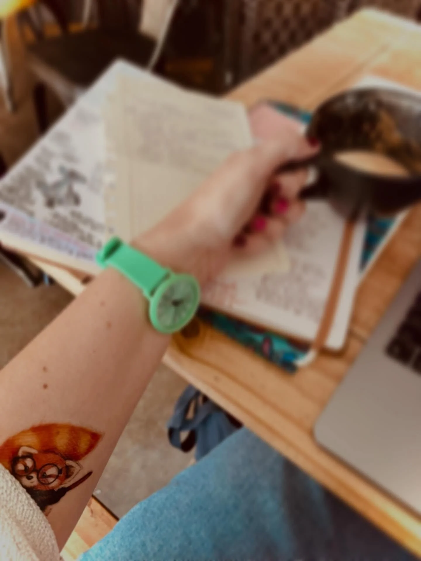 ✨🖌️ who&rsquo;s that peeking out your sleeve? over here? it&rsquo;s not just my heart... but it&rsquo;s FELIX, too!! 🖌️✨
🥰
here to remind you that you&rsquo;re allowed to MAKE YOUR MARK.
🎨🧡😎
all art is practice.
not all work needs to be seen.
a