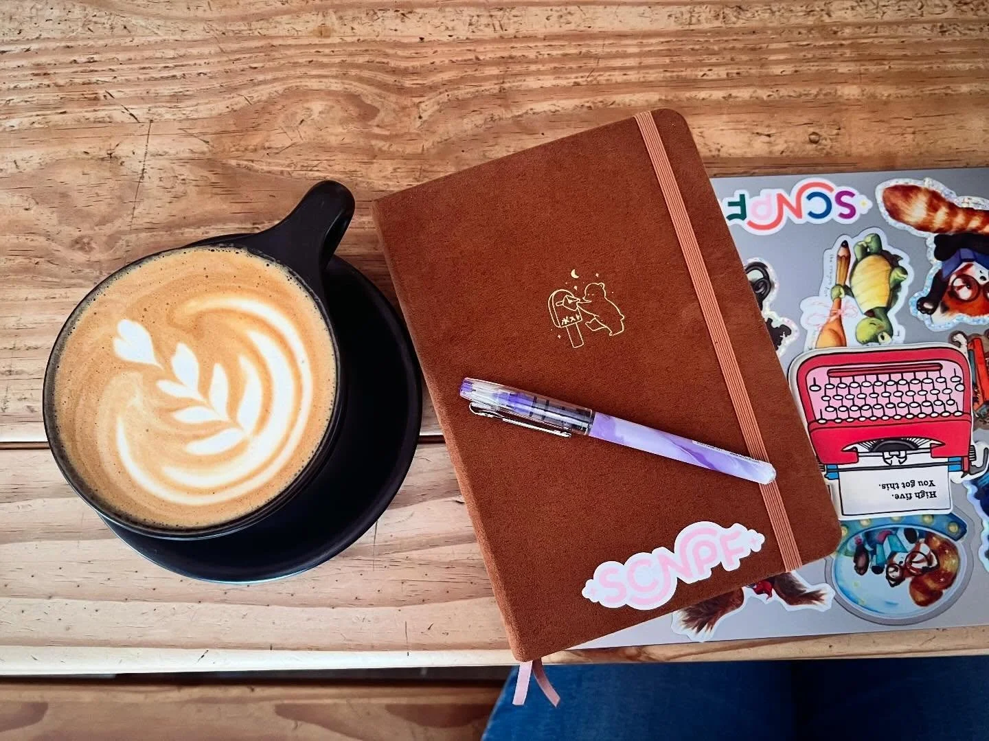 ✨🎭 @southcarolinanewplayfest announced the 2026 season last night @sum.bar.gvl !! i was there &amp; it&rsquo;s a BiG DeaL!! 🎭✨
😆🎪🥳
👉🏽 check it out at my blog at halthegal.art
🎟️
&amp; if you wanna donate, @docilemime can probably still work y