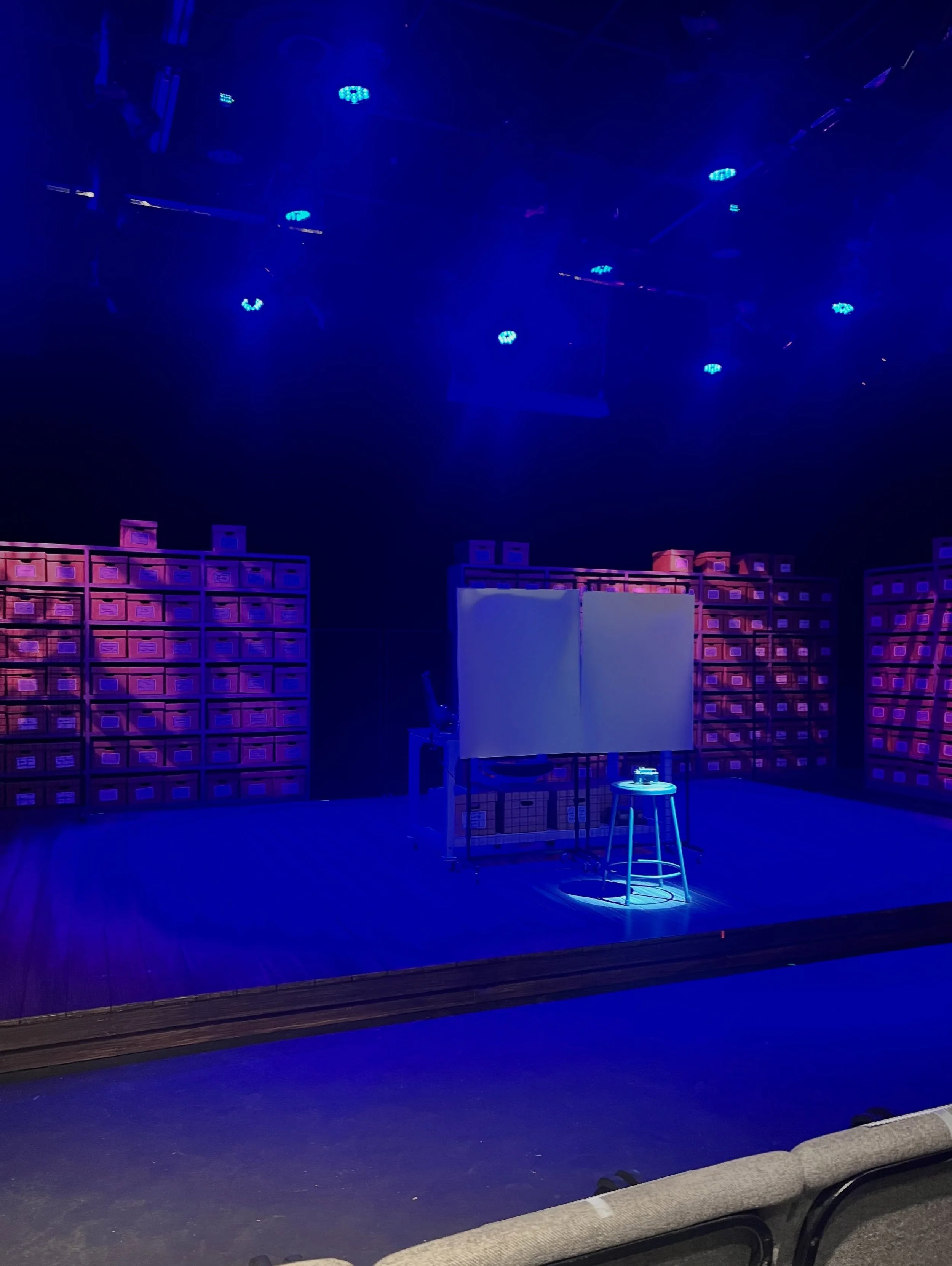 ✨🎭 a month ahead of its broadway opening (nice snag, @mikesablonestagram !), i got to see HERE THERE ARE BLUEBERRIES last night @warehousegvl . 🎭✨
🫐
a true storytold in the archives office of the united states holocaust memorial museum, it&rsquo;s