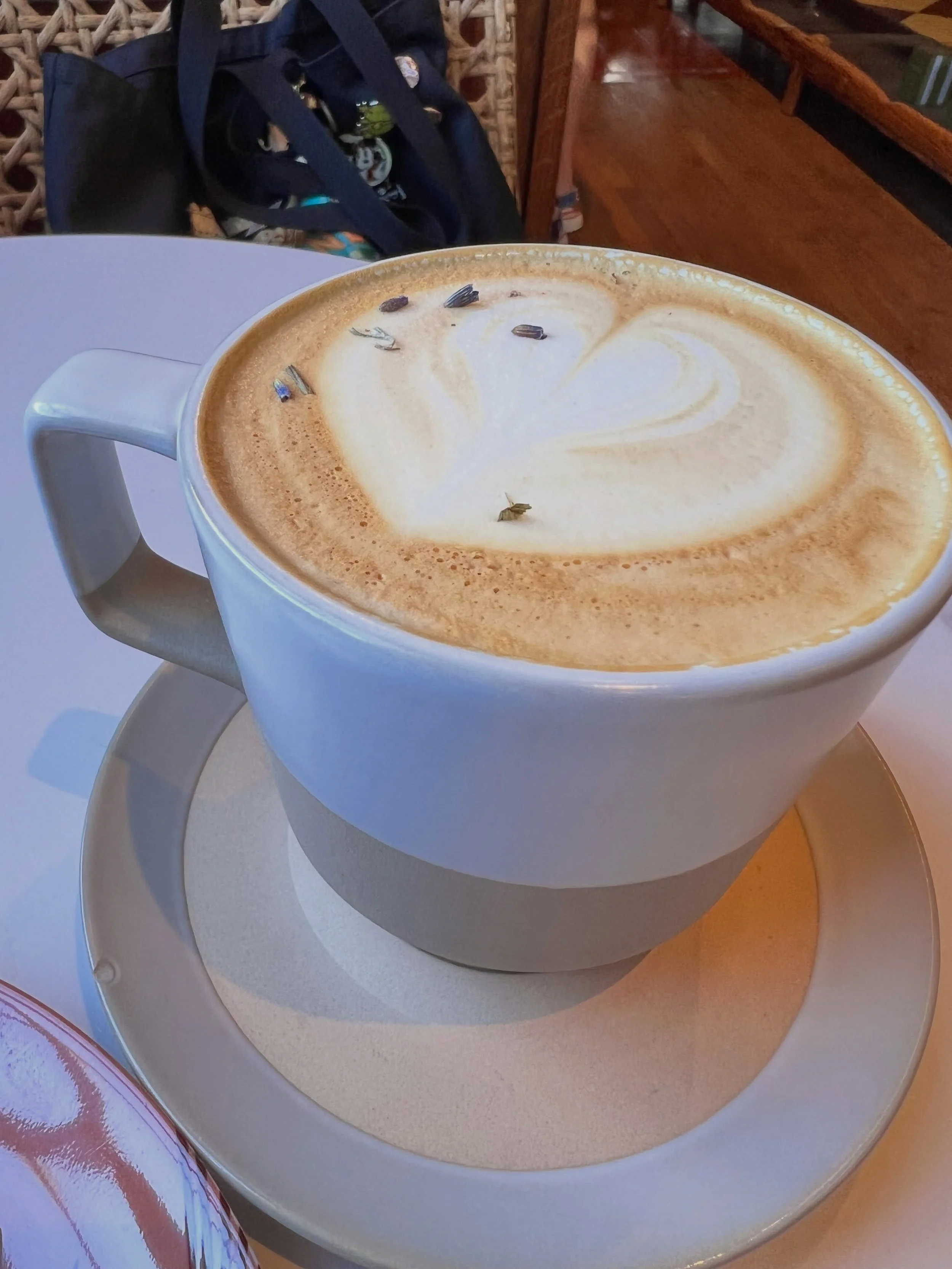 ✨☕️ national coffee day??!?! don&rsquo;t mind if i do!! ☕️✨
🤩
how/where are you celebrating?!
😄
with all my #coffeecoffeecoffee luvs,
💖xo,
*hallie 🤓
&bull;
#nationalcoffeeday #booksandcoffee #coffeelove