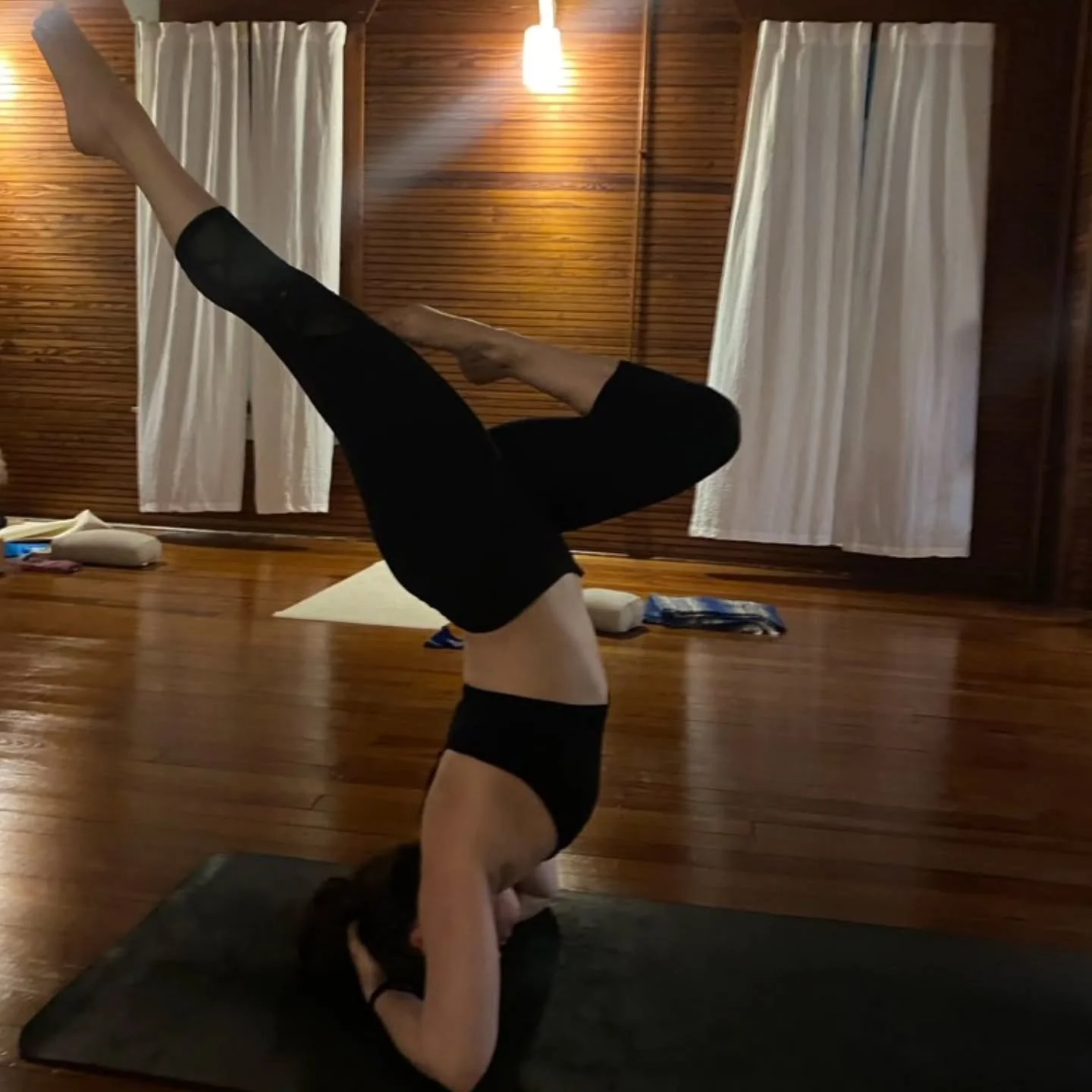Start your Sunday strong with me at @healinghousegalveston for Vinyasa Flow at 9 am this April 5th.

Vinyasa yoga has great benefits for the cardiovascular system,  building strength and stability and endurance. It means to flow through the postures 
