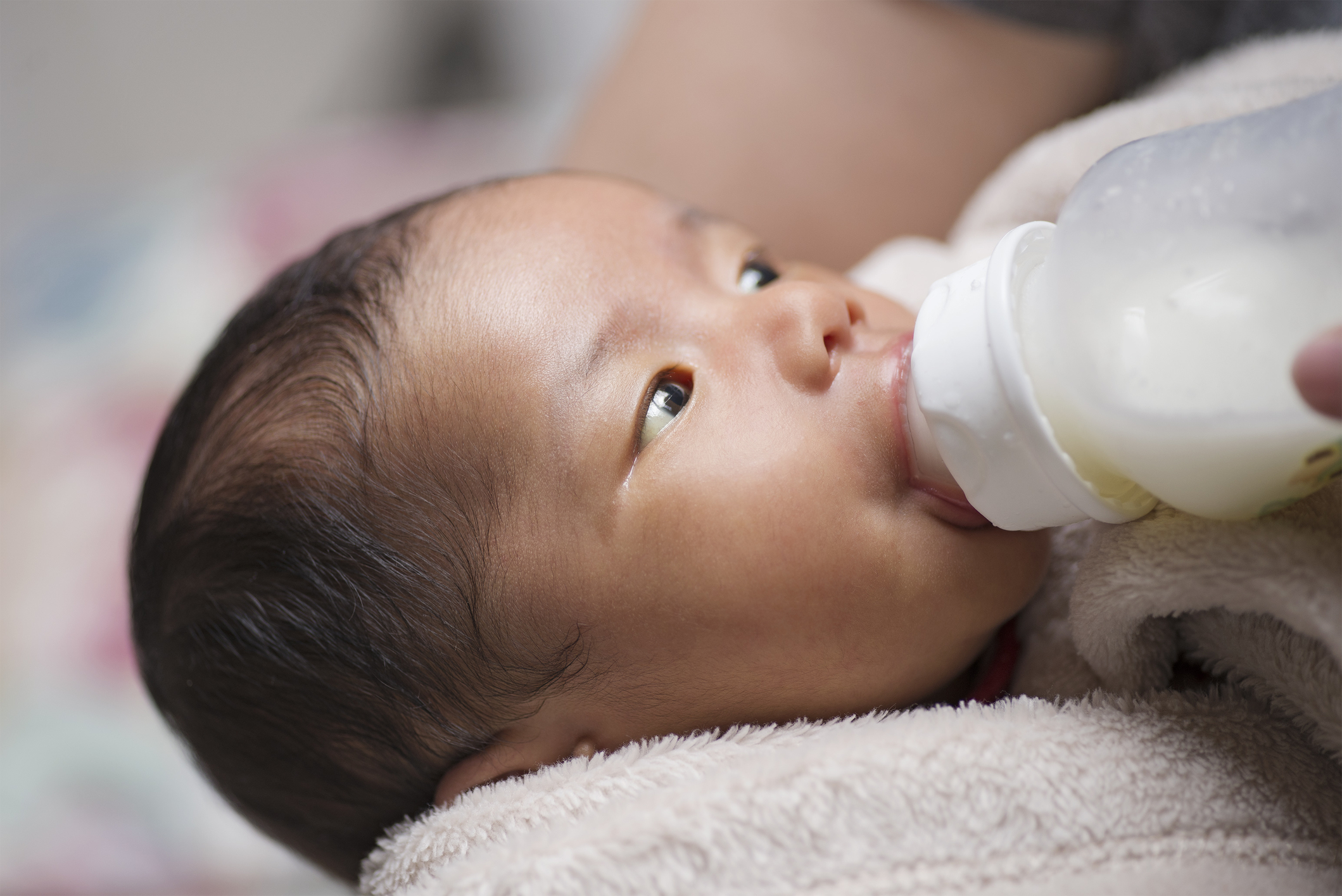 how to switch breastfed baby to bottle