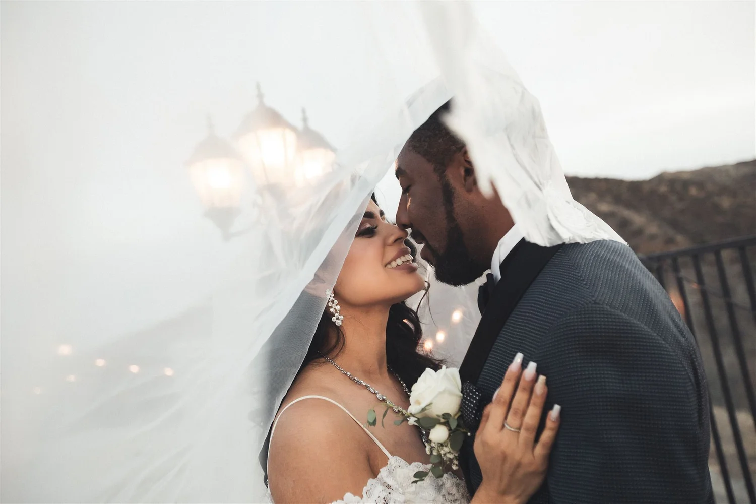 山顶上头纱随风扬起的新人 · 南加州 · Lulan Studio 婚纱摄影