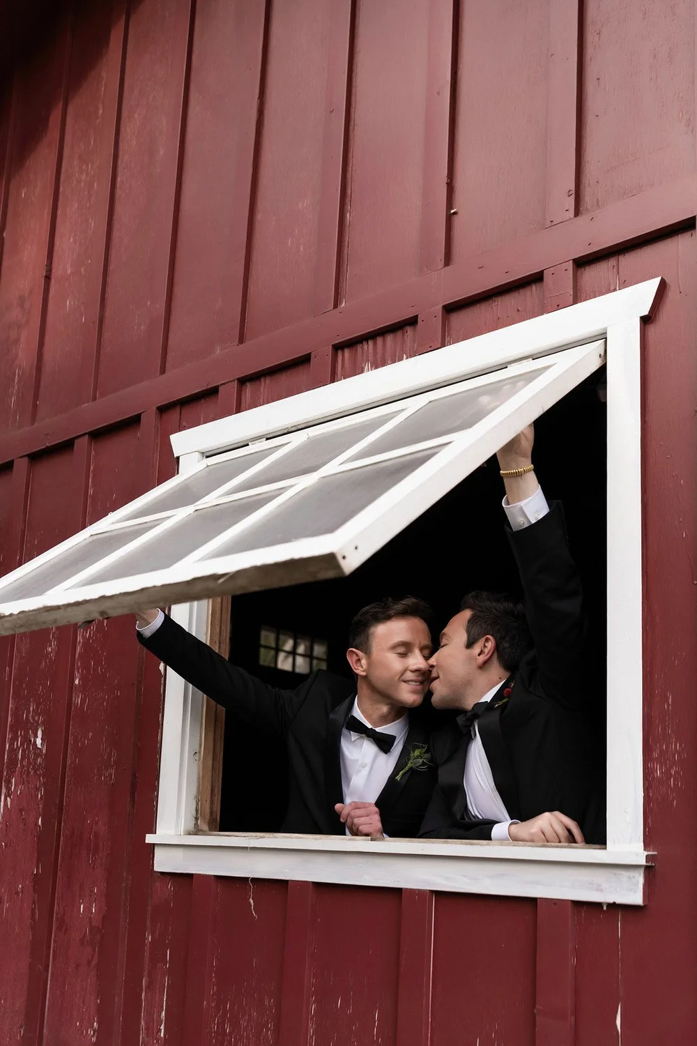 Same-sex wedding photographed by Lulan Studio