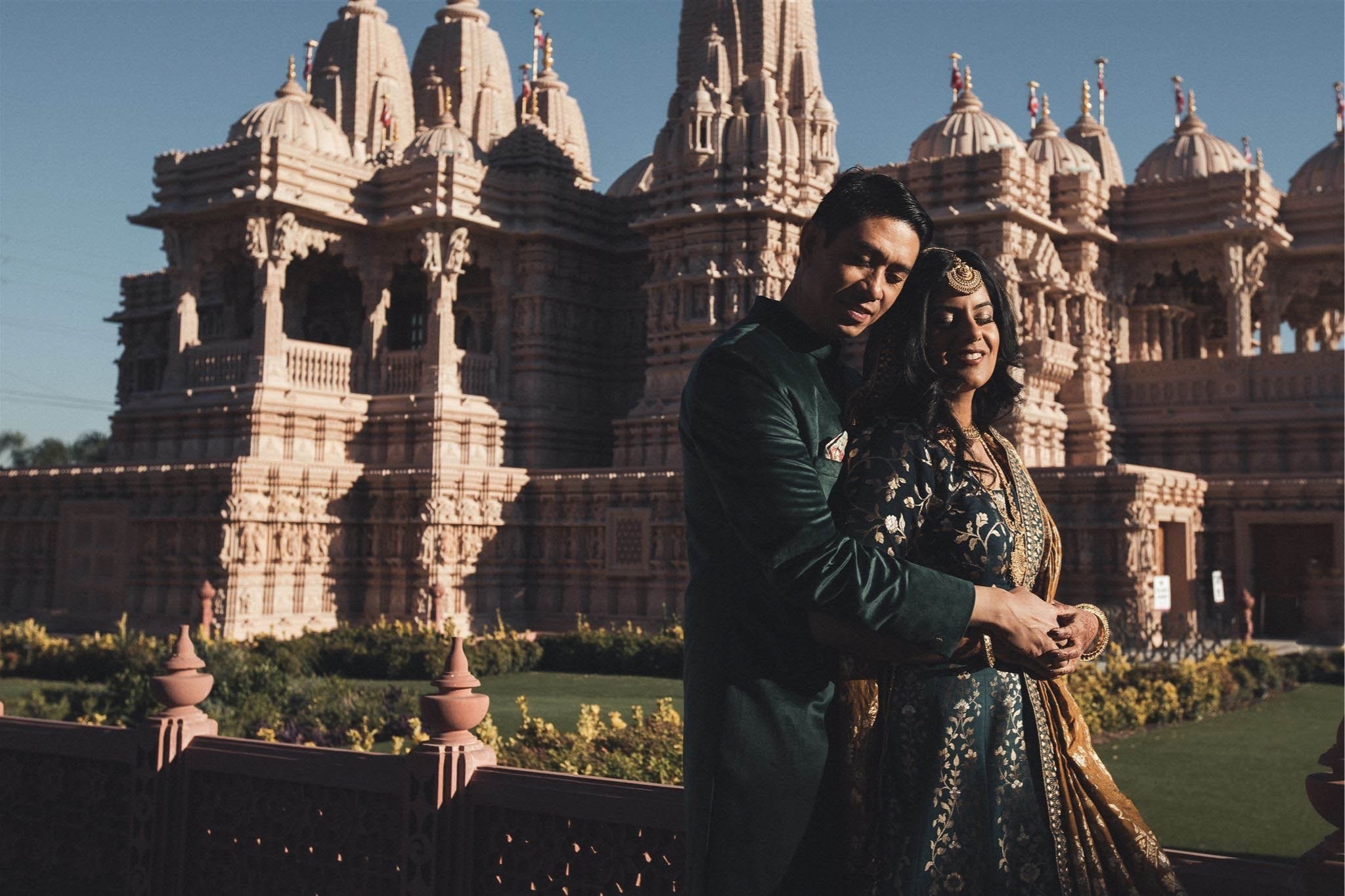 Indian wedding couple at the BAPS Shri Swaminarayan Mandir, photographed by Lulan Studio