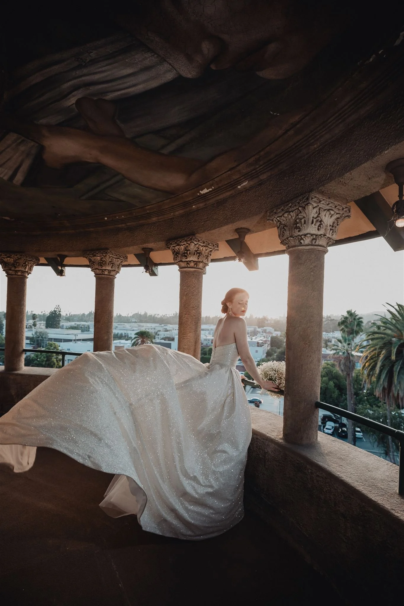 回廊拱券下的新娘长裙婚纱照 · 洛杉矶 · Lulan Studio 婚纱摄影
