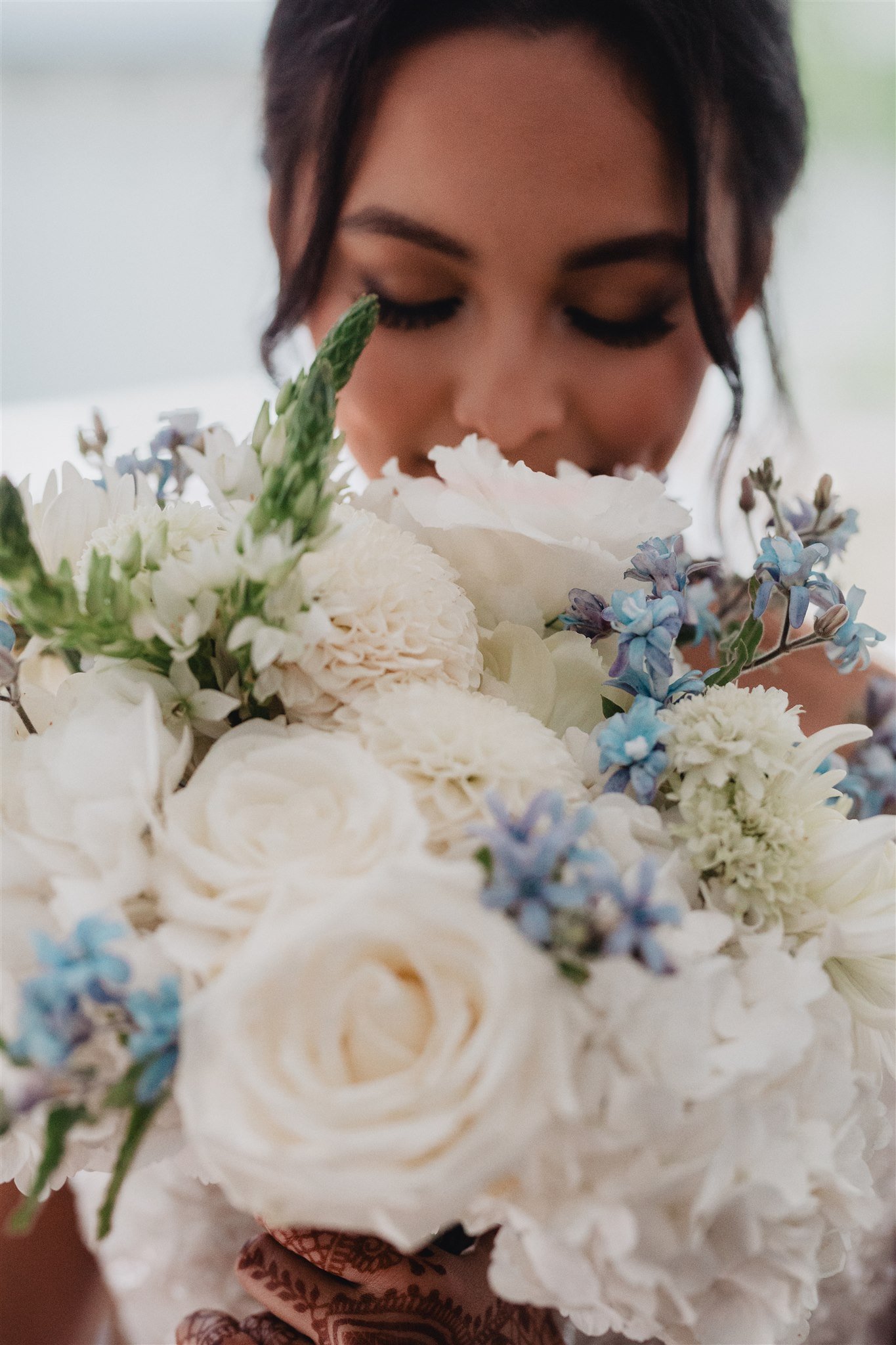 Bride Getting Ready Photos by Lulan Studio