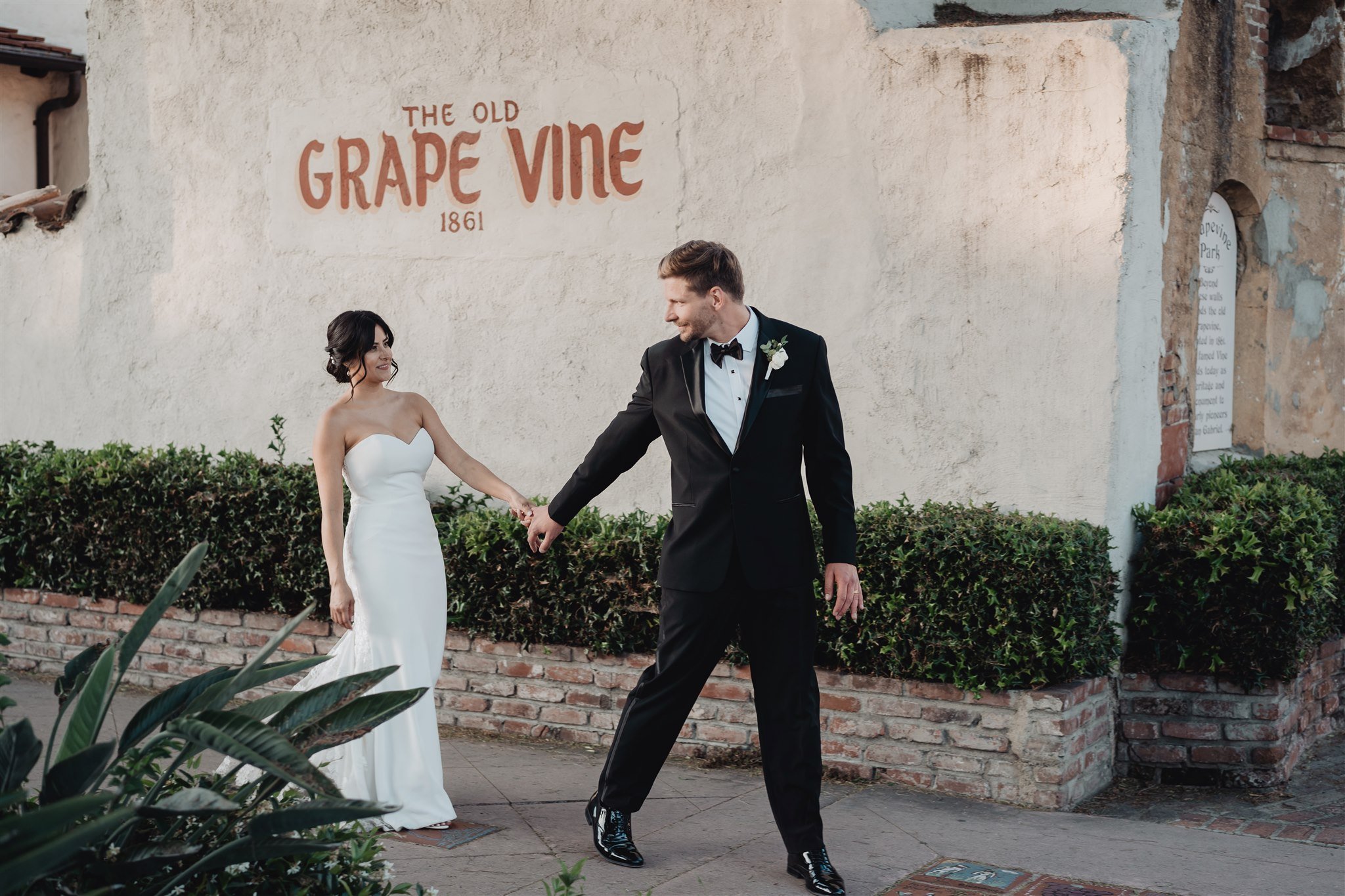 Bride &amp; Groom Portrait at Grapevine Arbor by Lulan Studio