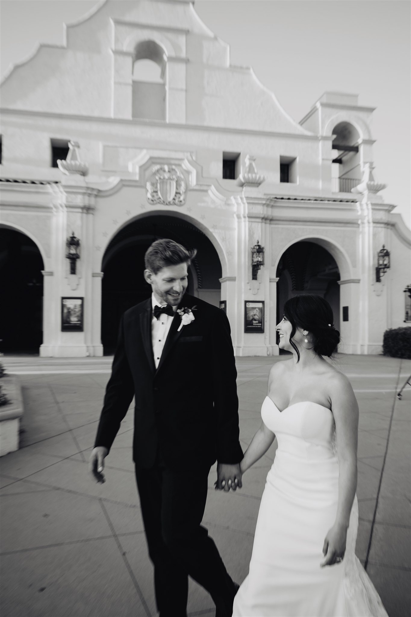 Bride &amp; Groom Portrait at Grapevine Arbor by Lulan Studio