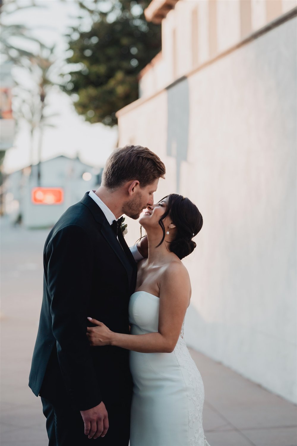 Bride &amp; Groom Portrait at Grapevine Arbor by Lulan Studio