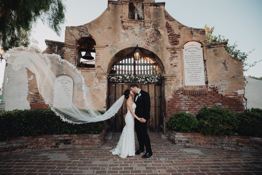 Bride &amp; Groom Portrait at Grapevine Arbor by Lulan Studio