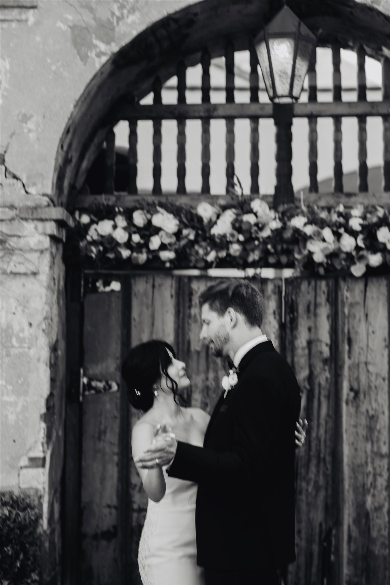 Bride &amp; Groom Portrait at Grapevine Arbor by Lulan Studio