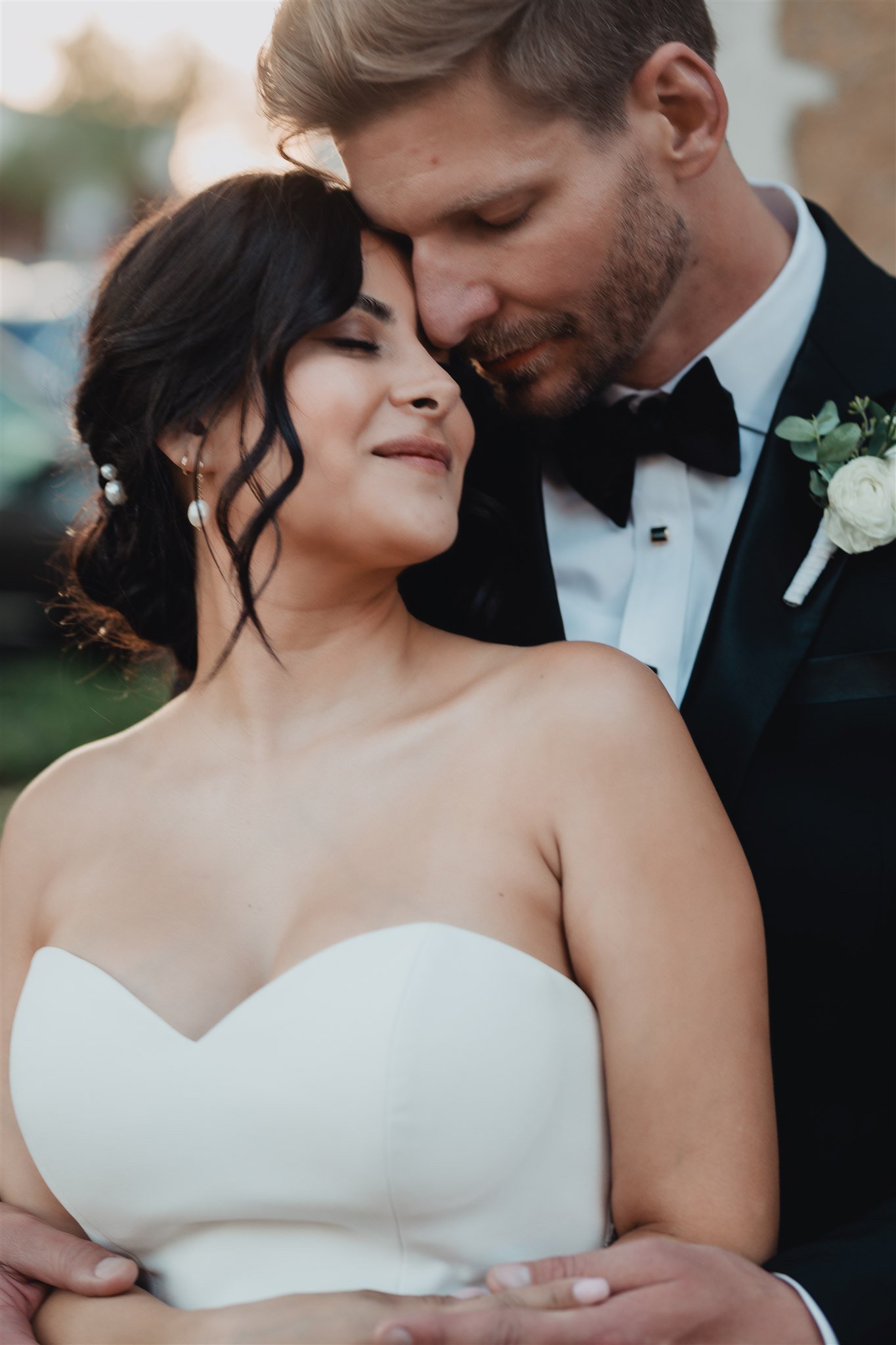 Bride &amp; Groom Portrait at Grapevine Arbor by Lulan Studio