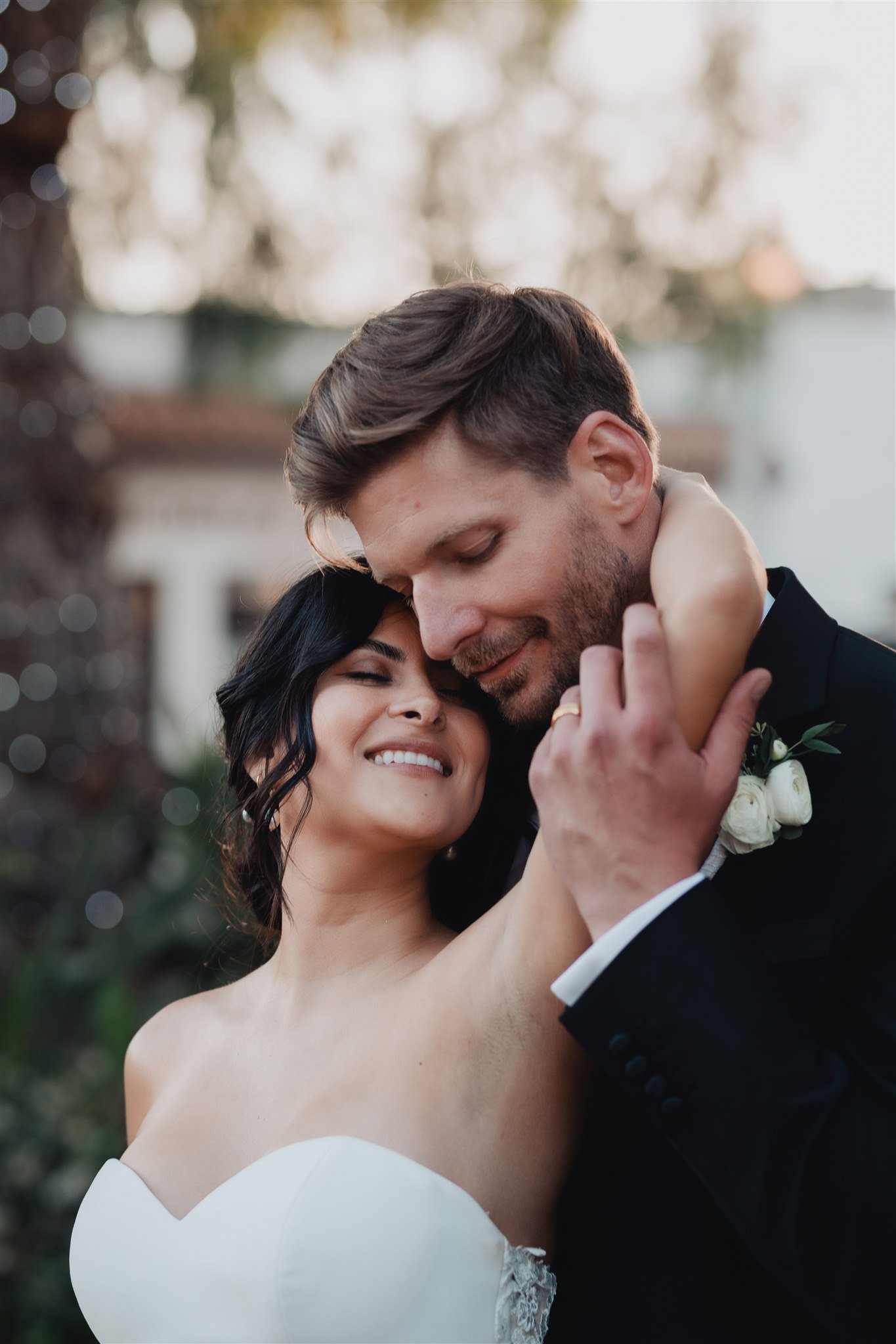 Bride &amp; Groom Portrait at Grapevine Arbor by Lulan Studio