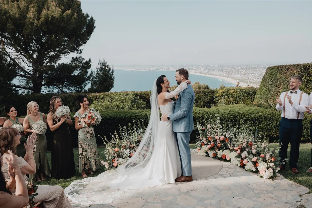 Wedding ceremony at the ocean edge of the La Venta Inn lawn
