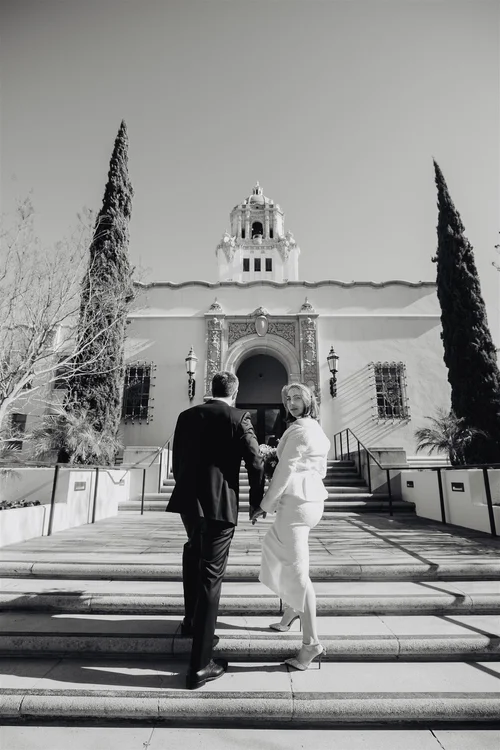 Black and white photograph of a couple walking out of a Los Angeles courthouse