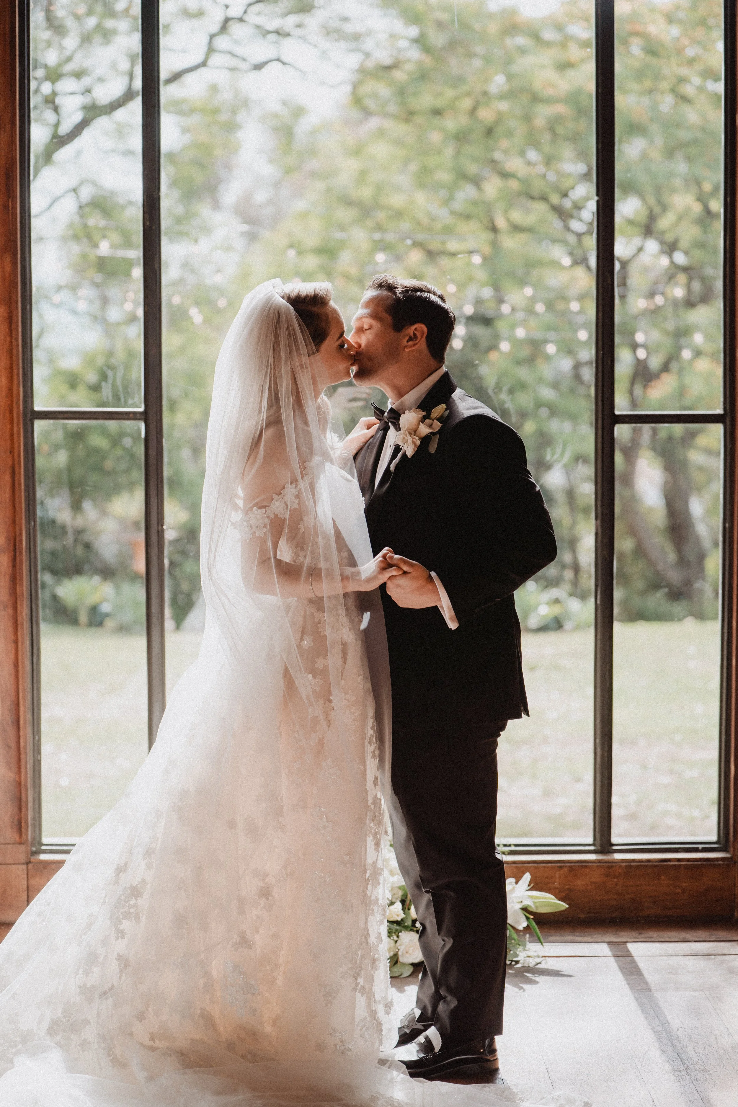 bride and groom wedding ceremony at paramour estate