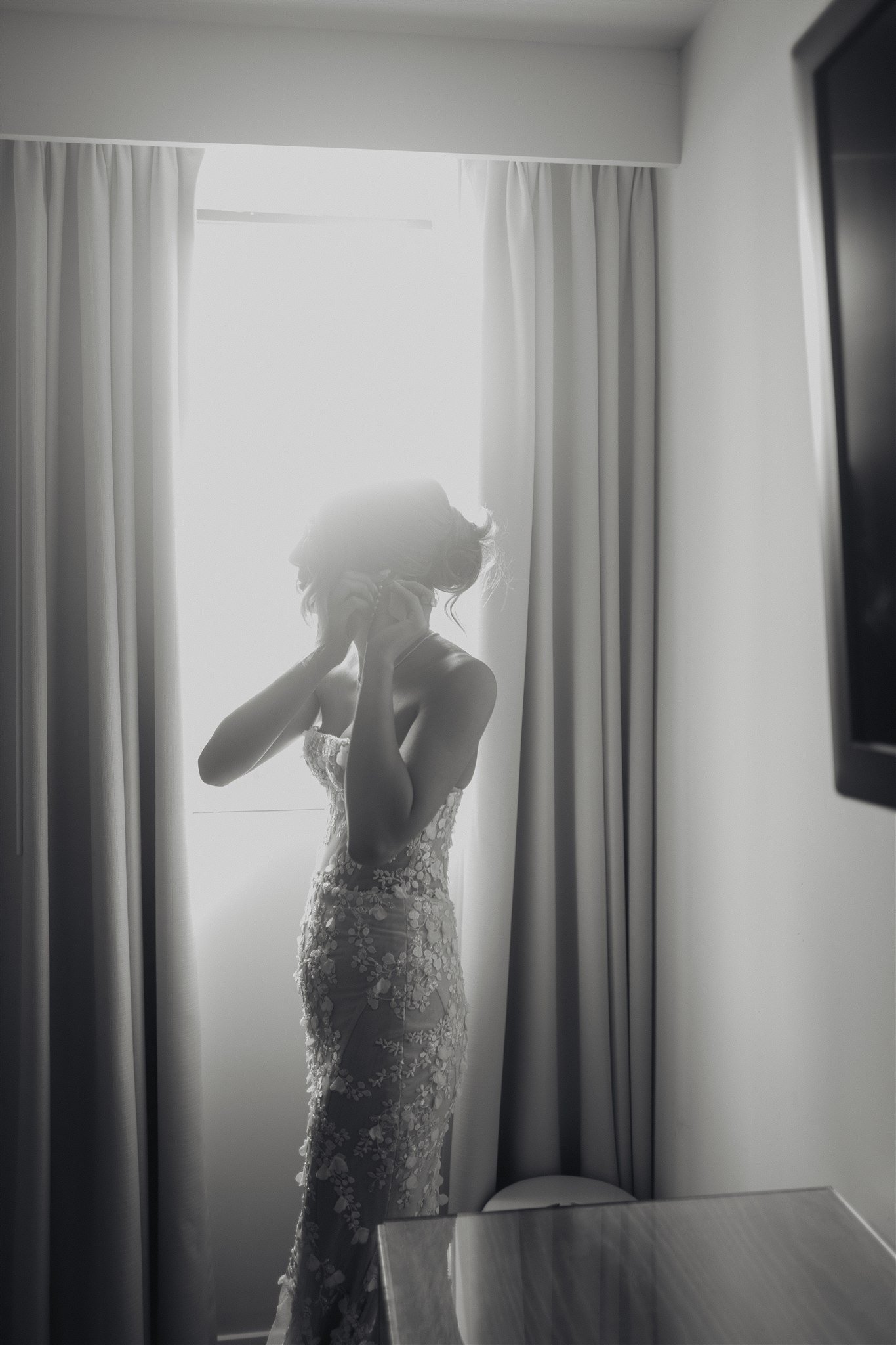 bride portrait on her wedding day at skirball cultural center