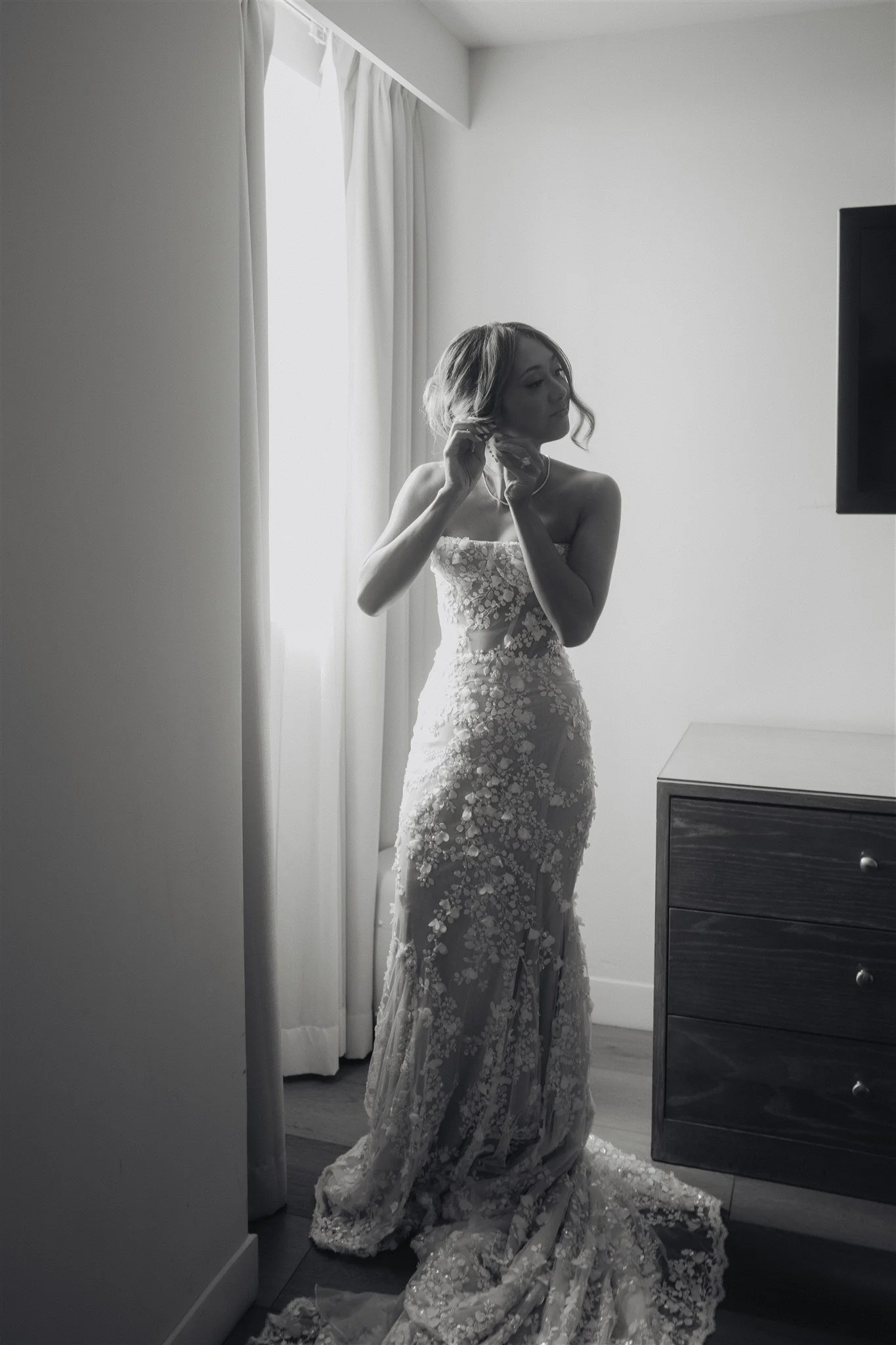 bride portrait on her wedding day at skirball cultural center