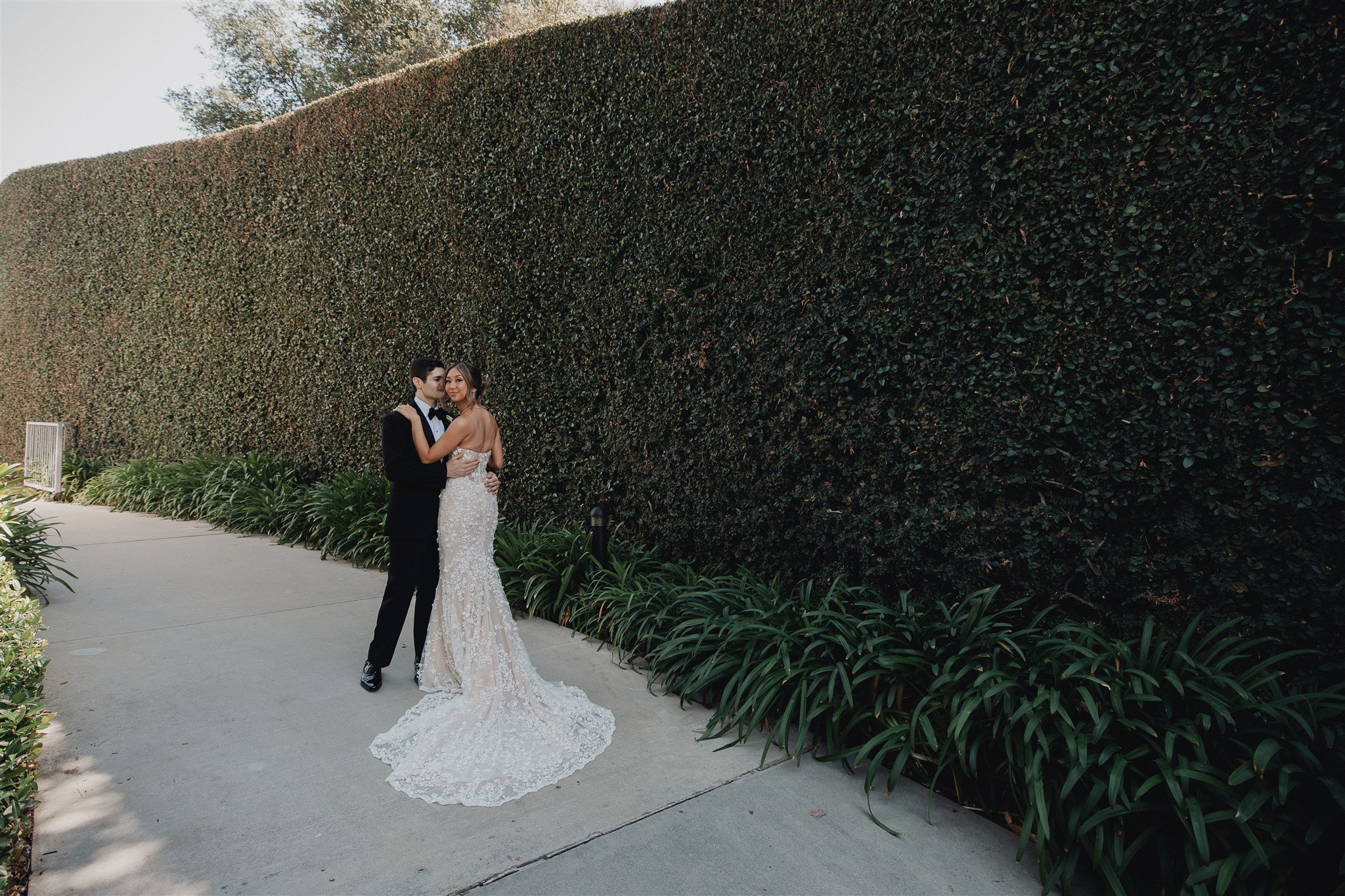 bride and groom first look on their wedding day at skirball cultural center