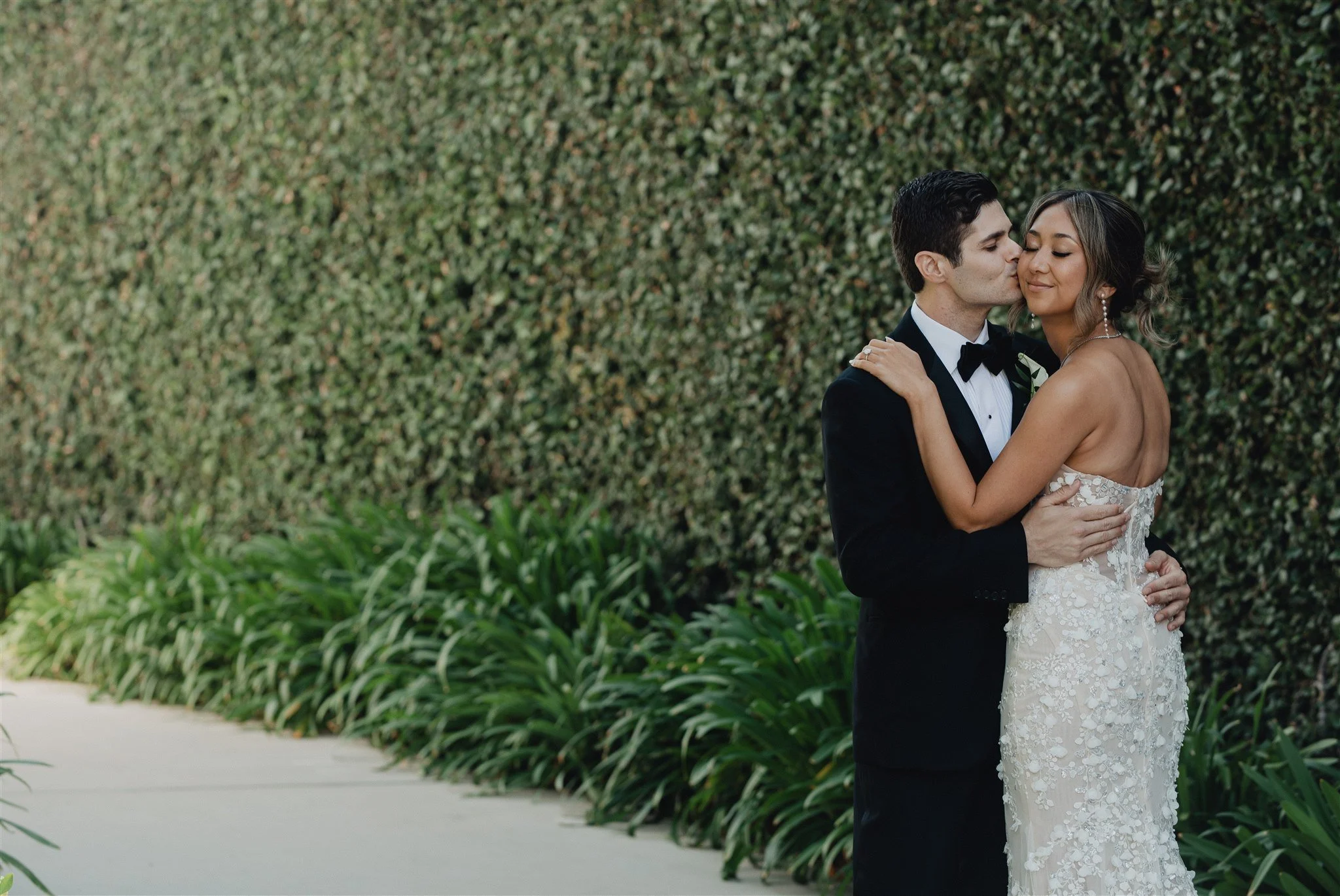bride and groom first look on their wedding day at skirball cultural center