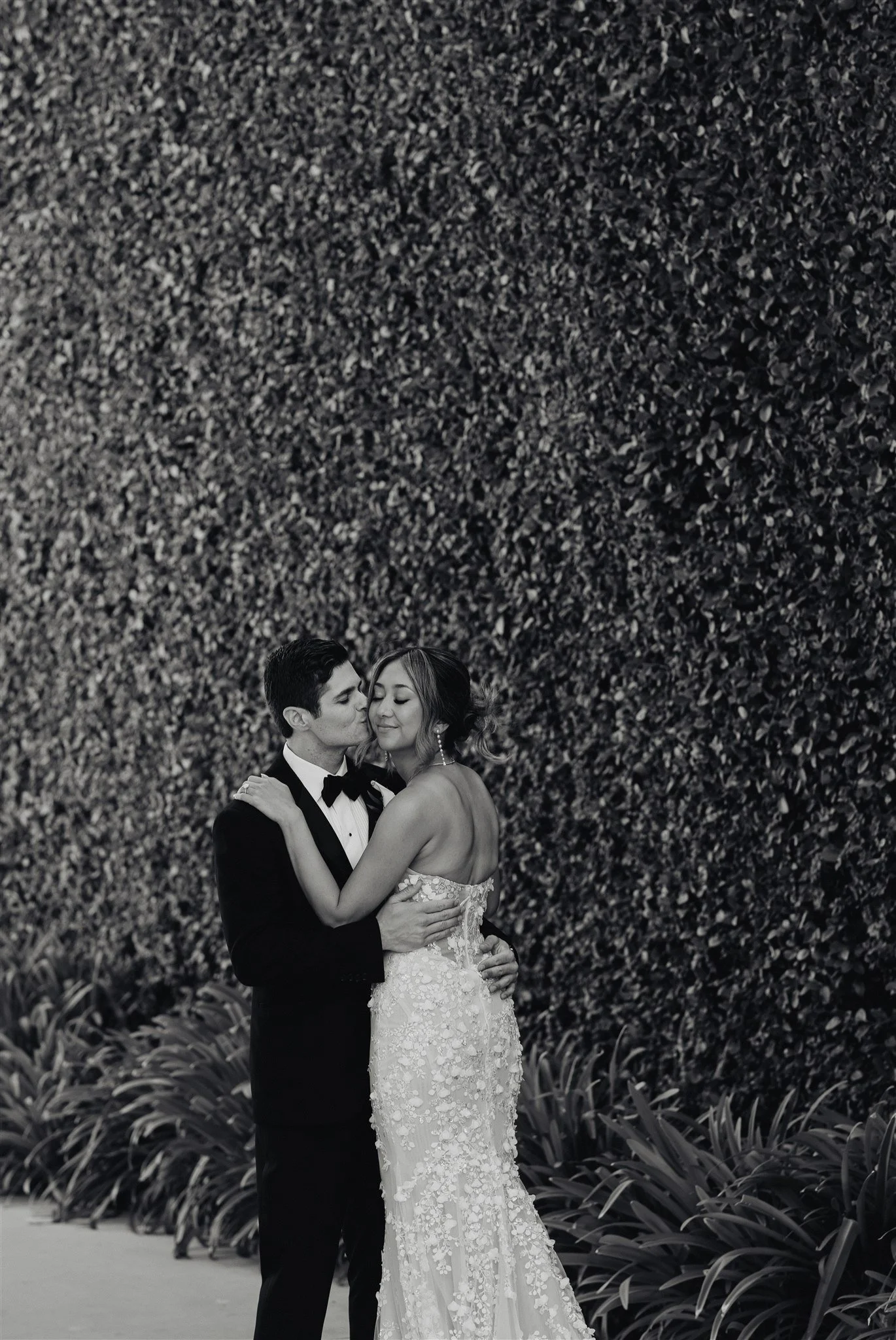 bride and groom first look on their wedding day at skirball cultural center