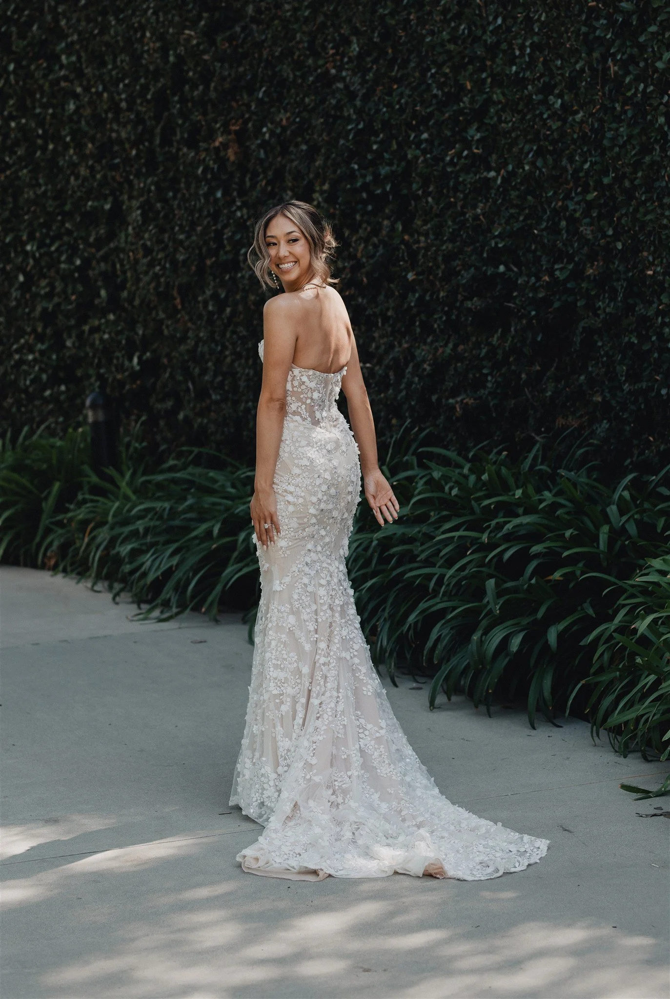 bride and groom first look on their wedding day at skirball cultural center