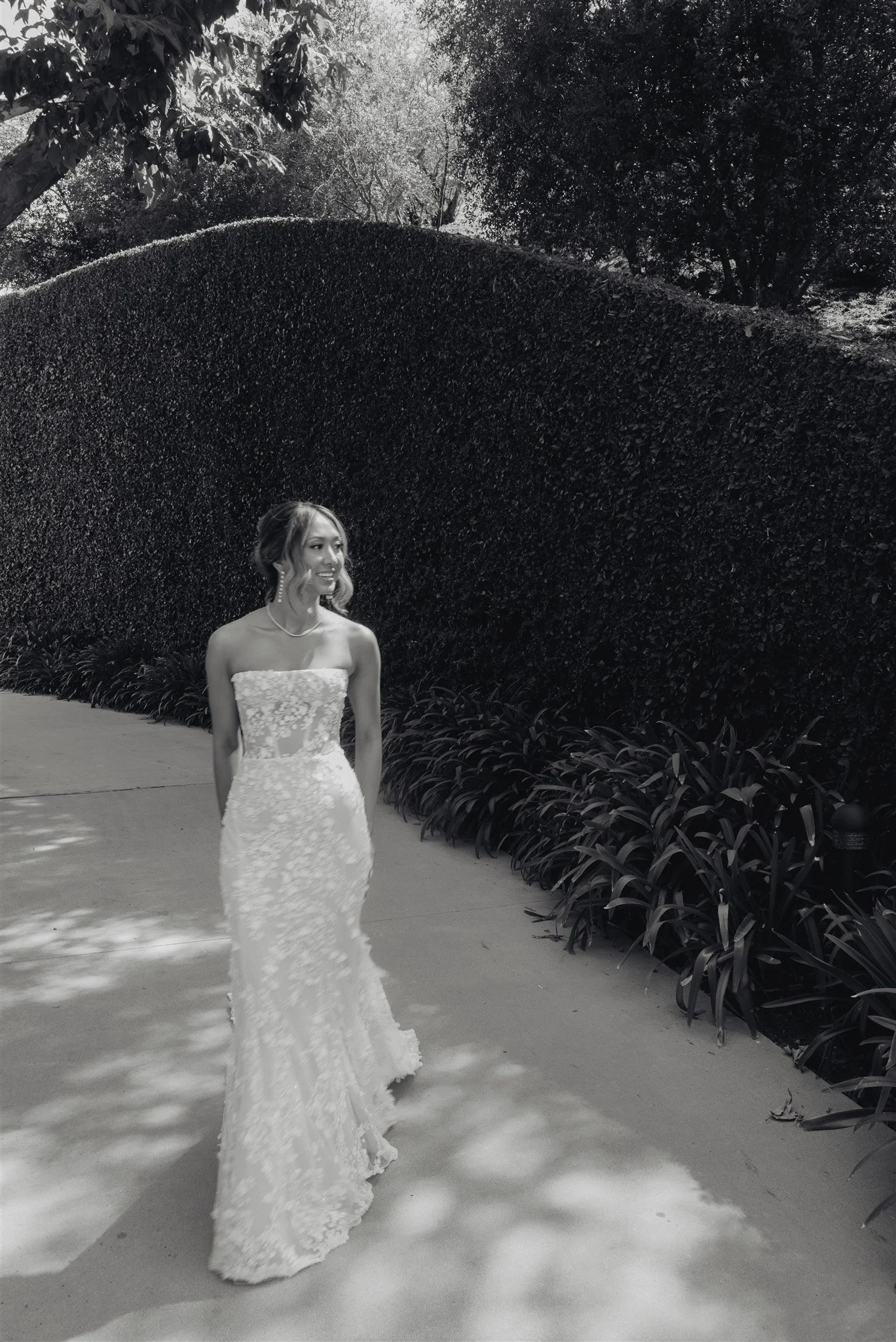 bride and groom first look on their wedding day at skirball cultural center