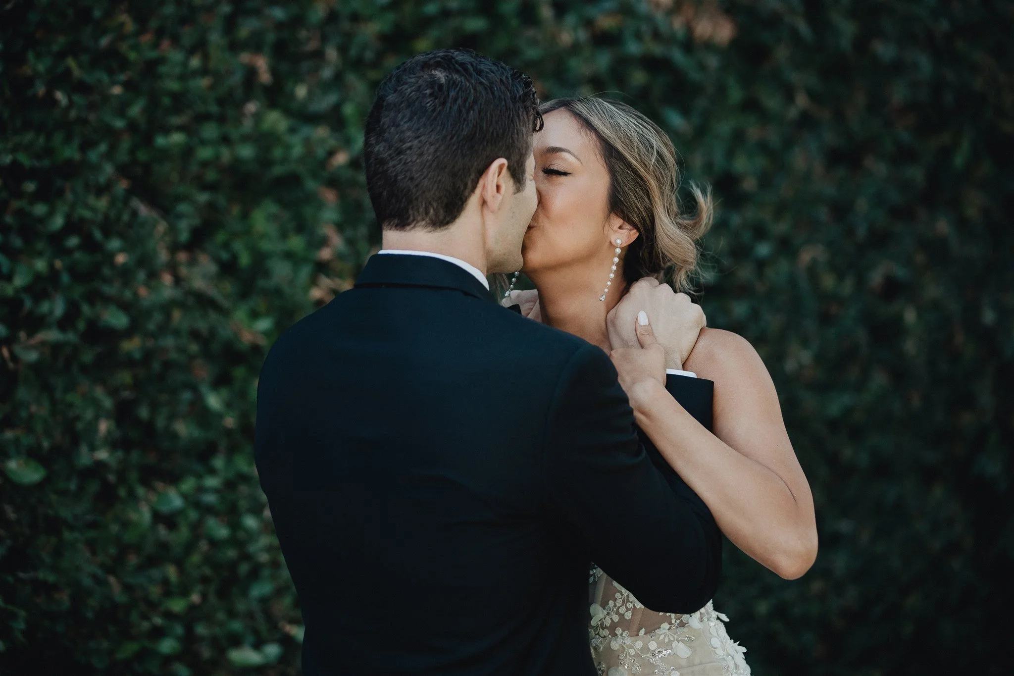 bride and groom first look on their wedding day at skirball cultural center