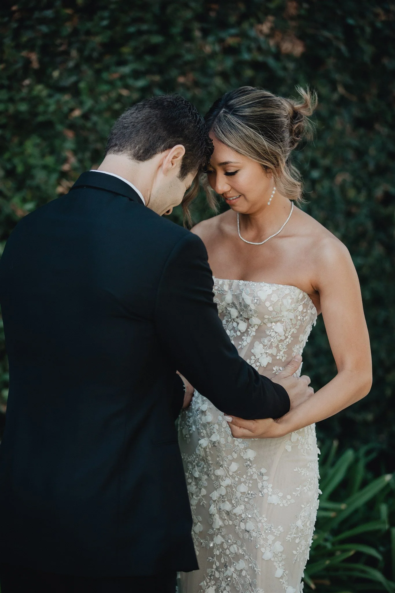 bride and groom first look on their wedding day at skirball cultural center