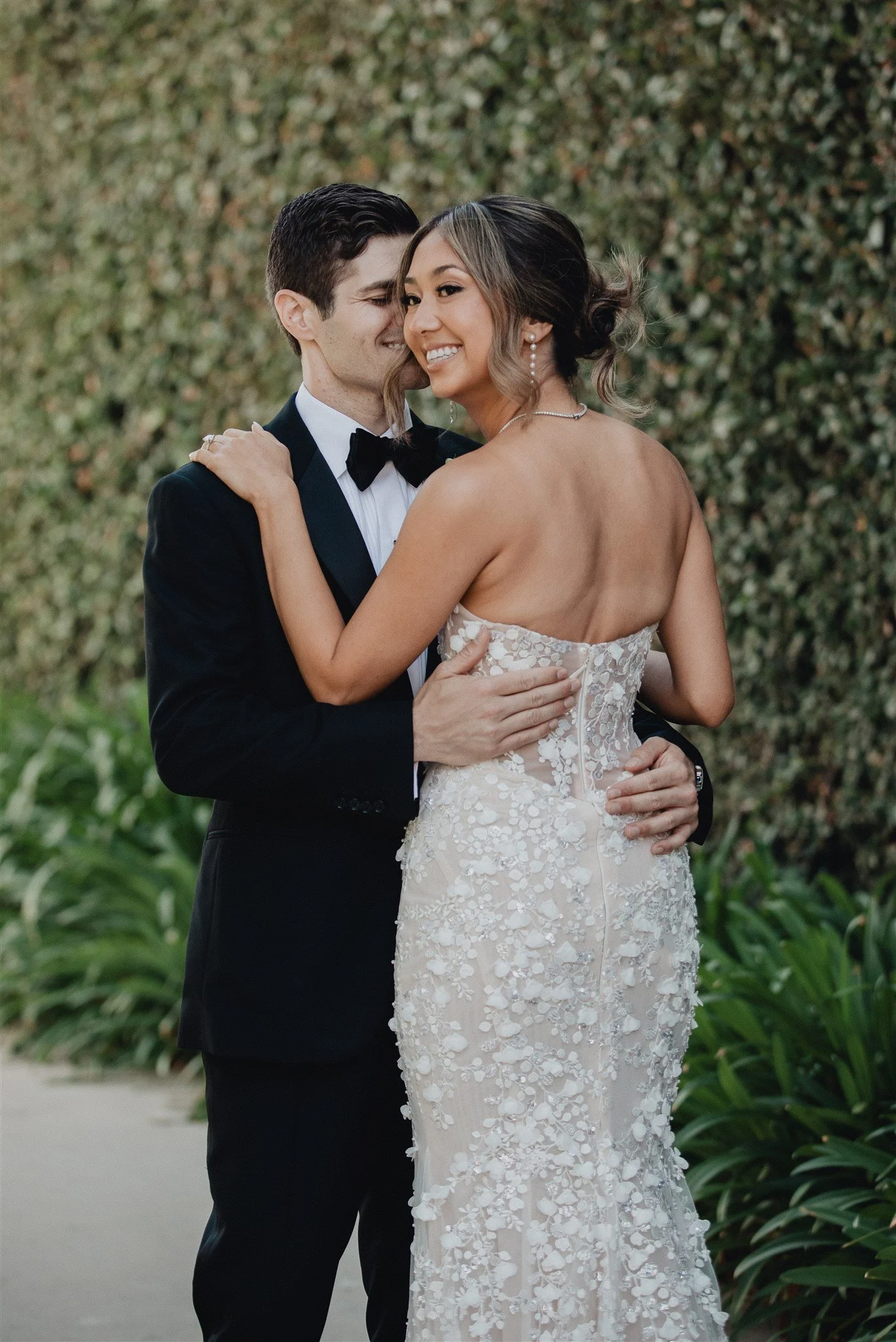 bride and groom first look on their wedding day at skirball cultural center